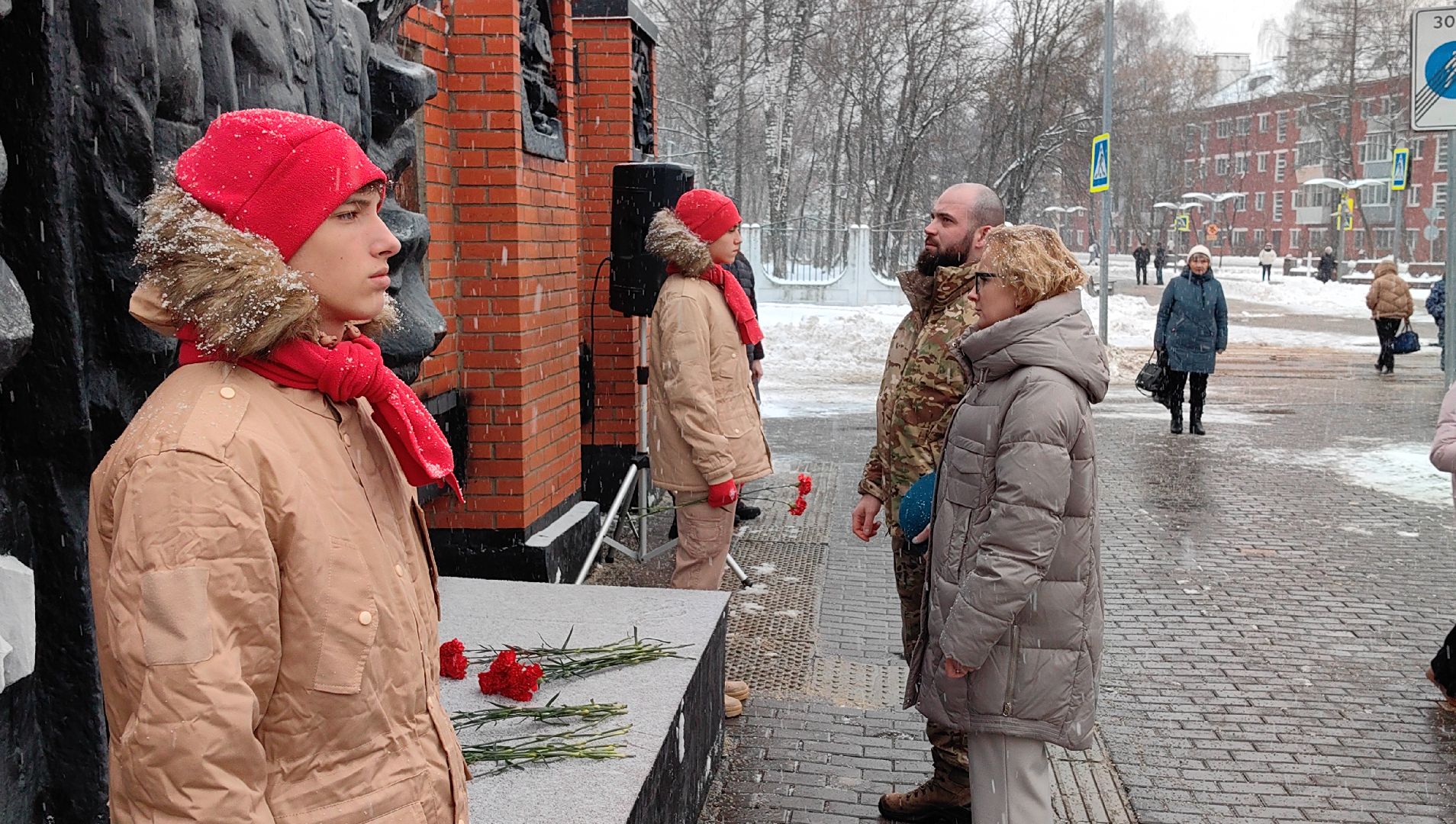 День Героев Отечества, монумент, возложение цветов, патриотизм,