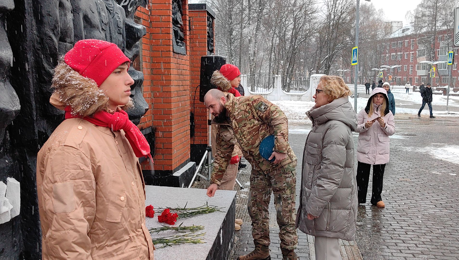 День Героев Отечества, монумент, возложение цветов, патриотизм,