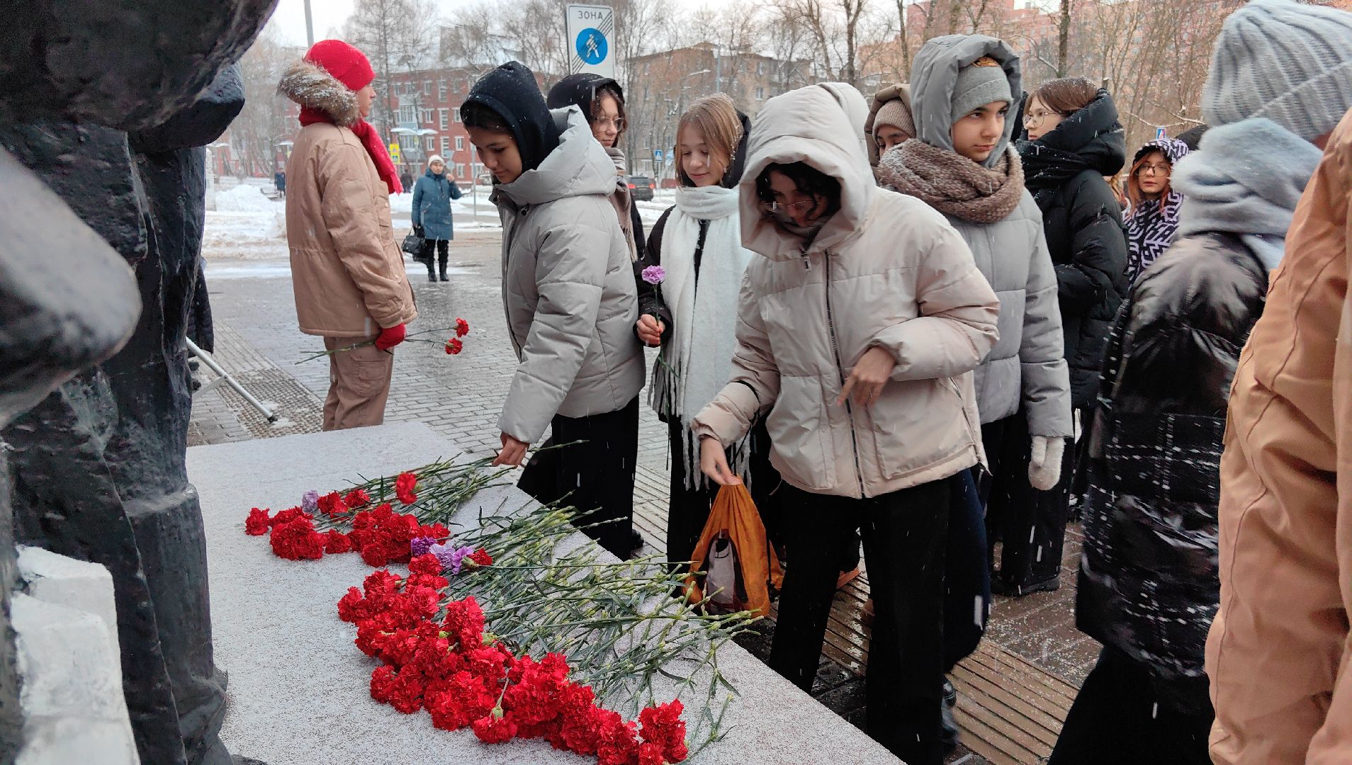 День Героев Отечества, монумент, возложение цветов, патриотизм,