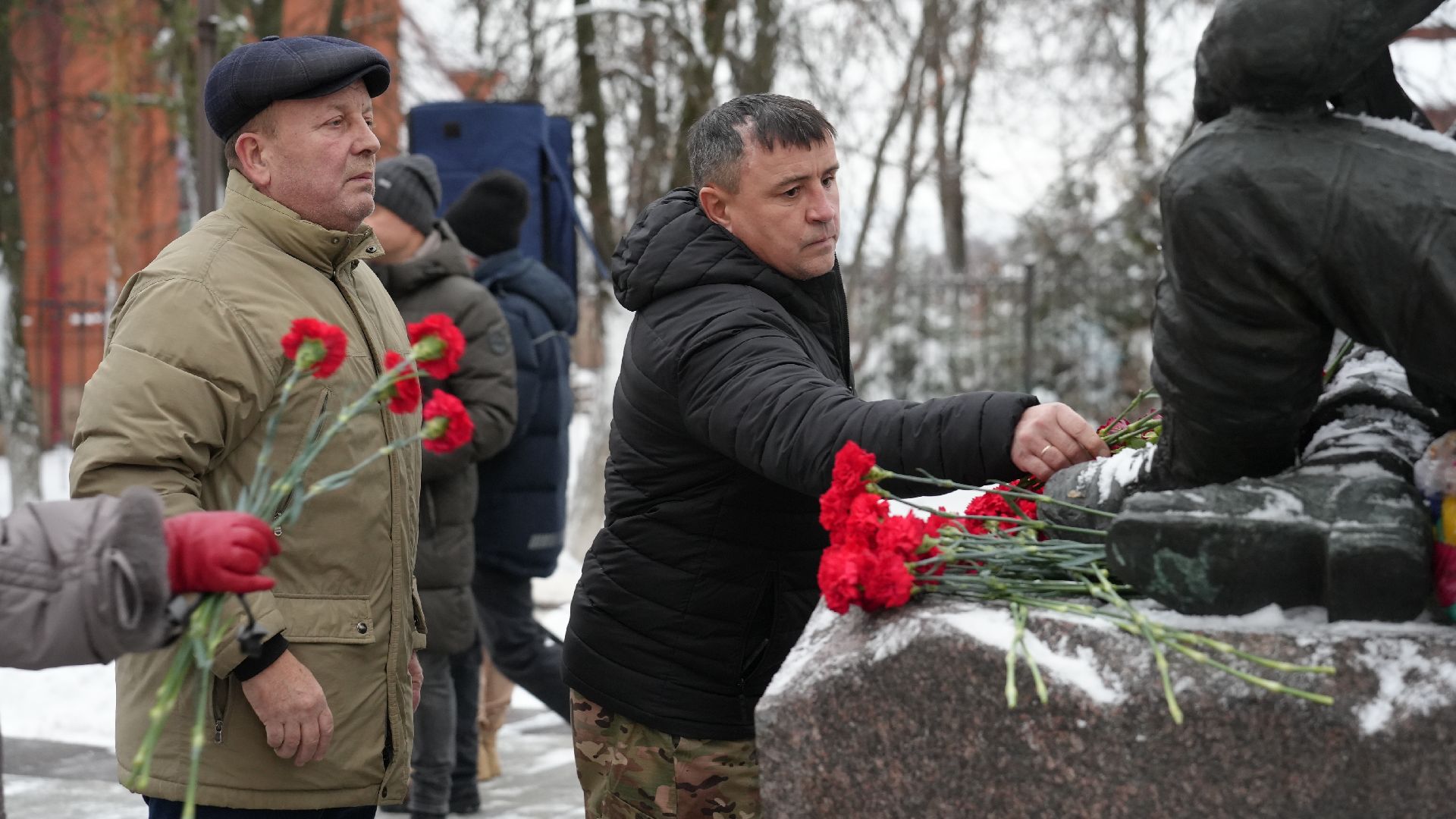 вертикалка, день героев отечества, митинг,