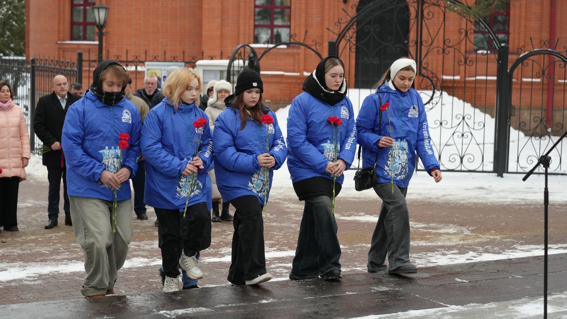 вертикалка, день героев отечества, митинг,