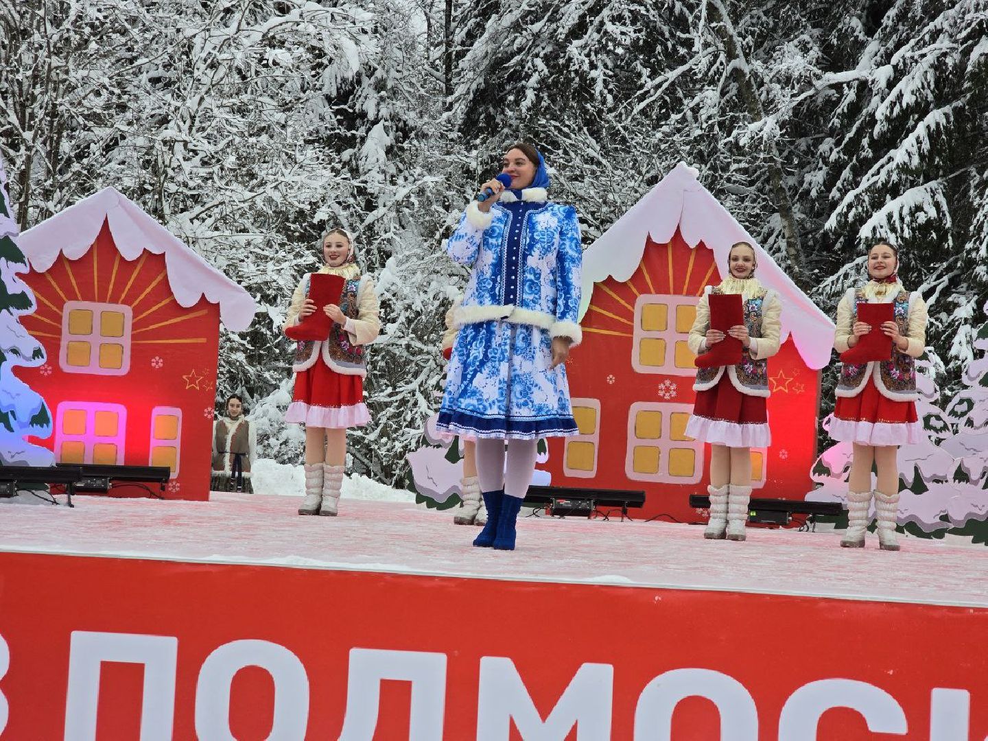 можайск, можайский городской округ, подмосковье, новый год, кремлевская елка, главное дерево страны, елька, соборная площадь, праздник, новогодние праздники, вертикалки,