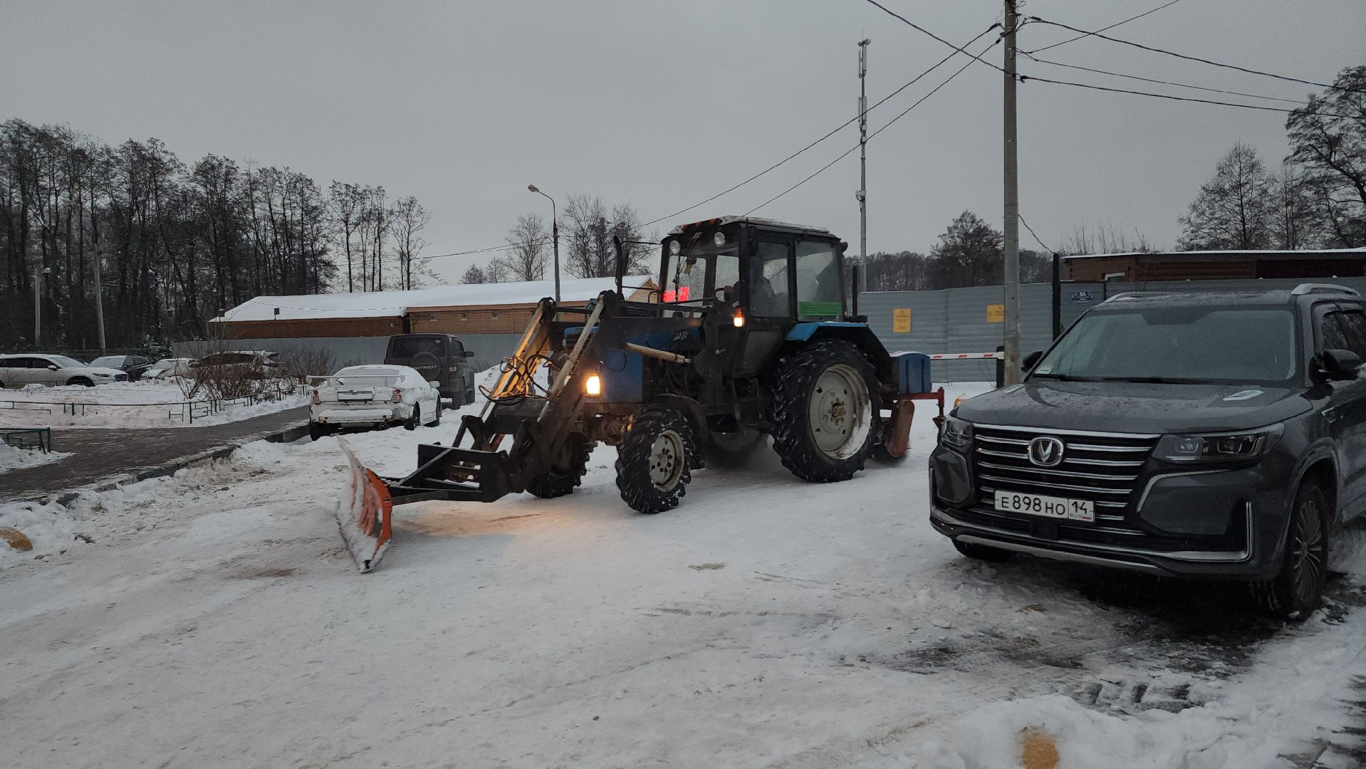 уборка, снег, снег и наледь, уборка снега, снегопад, жкх, трактор, дворник, дворники, уборка снега трактором, вертикалки,