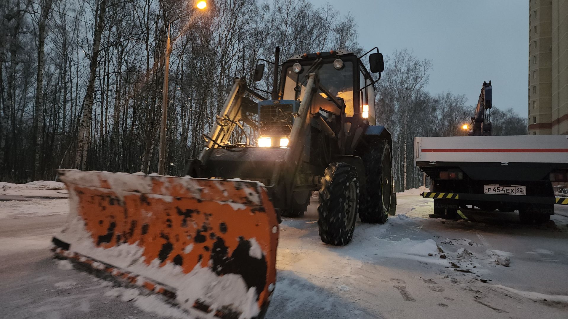 уборка, снег, снег и наледь, уборка снега, снегопад, жкх, трактор, дворник, дворники, уборка снега трактором, вертикалки,