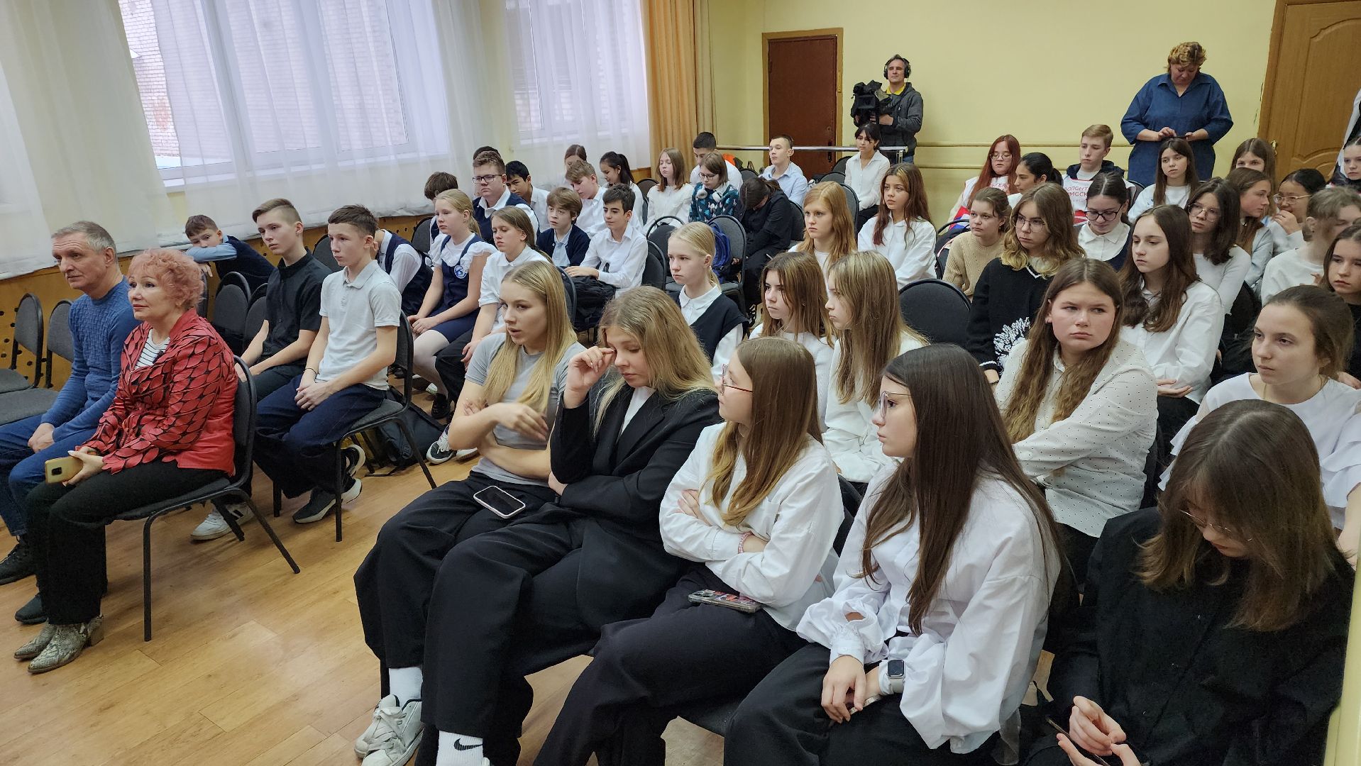 вертикалки, ивантеевка, день защитника отечества, воины-интернационалисты, сво, вов, герои, герои россии, школьники, волонтеры, урок мужества, возложение цветов,