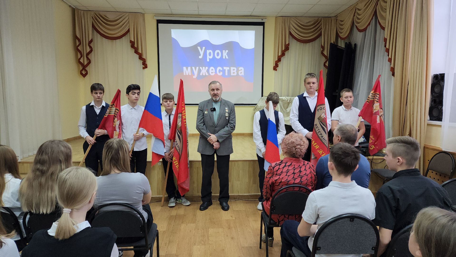 вертикалки, ивантеевка, день защитника отечества, воины-интернационалисты, сво, вов, герои, герои россии, школьники, волонтеры, урок мужества, возложение цветов,