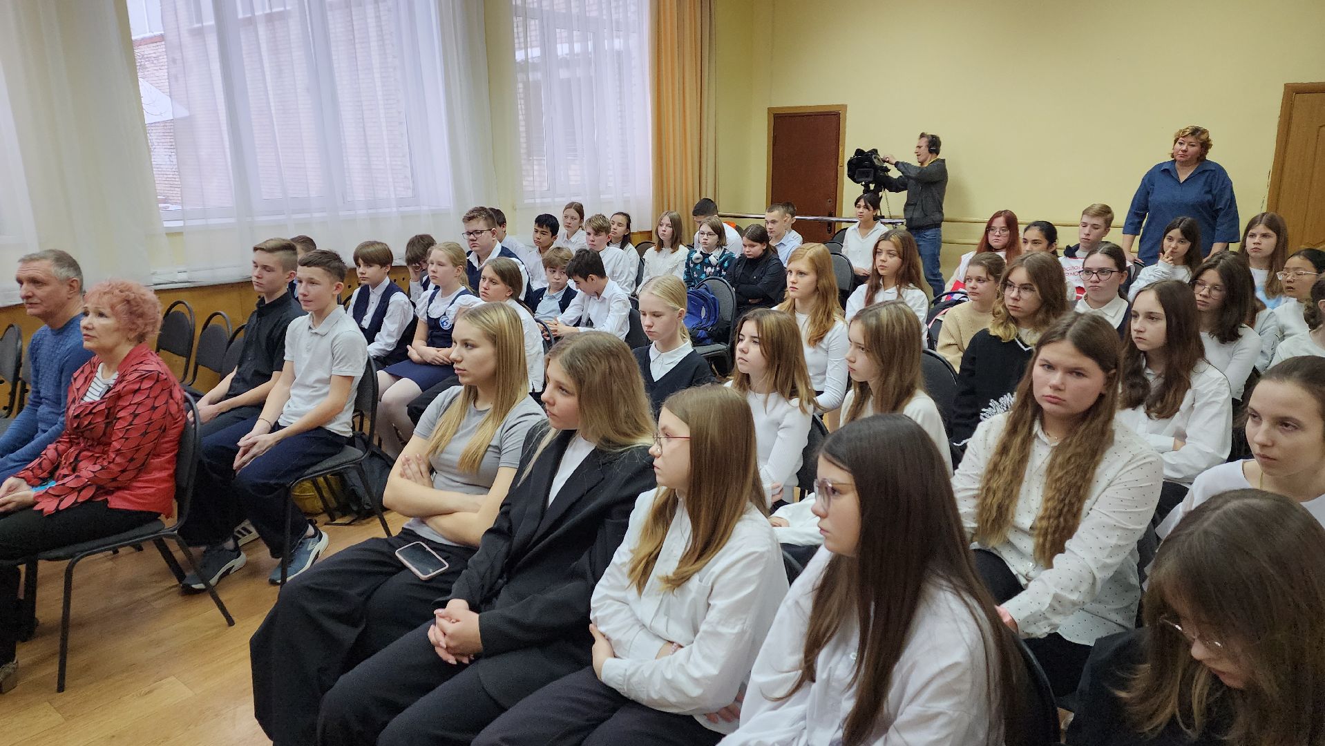 вертикалки, ивантеевка, день защитника отечества, воины-интернационалисты, сво, вов, герои, герои россии, школьники, волонтеры, урок мужества, возложение цветов,