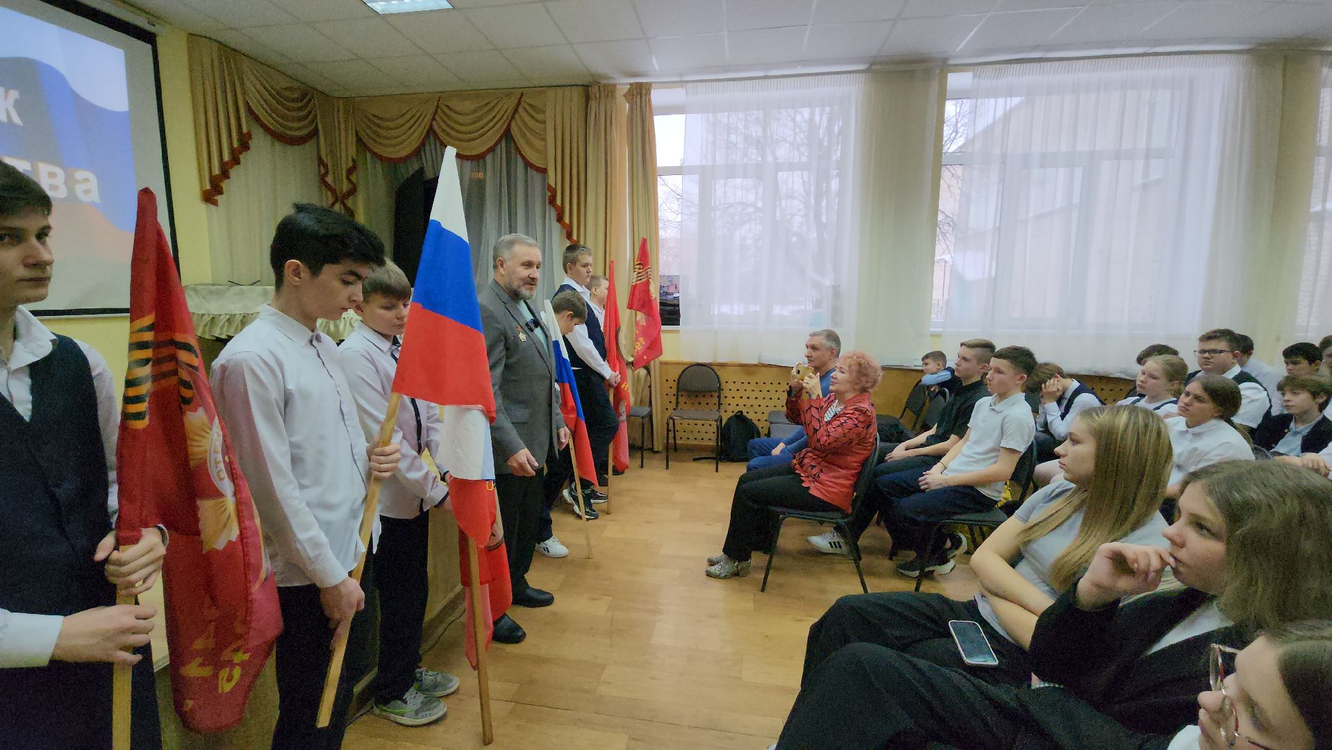 вертикалки, ивантеевка, день защитника отечества, воины-интернационалисты, сво, вов, герои, герои россии, школьники, волонтеры, урок мужества, возложение цветов,