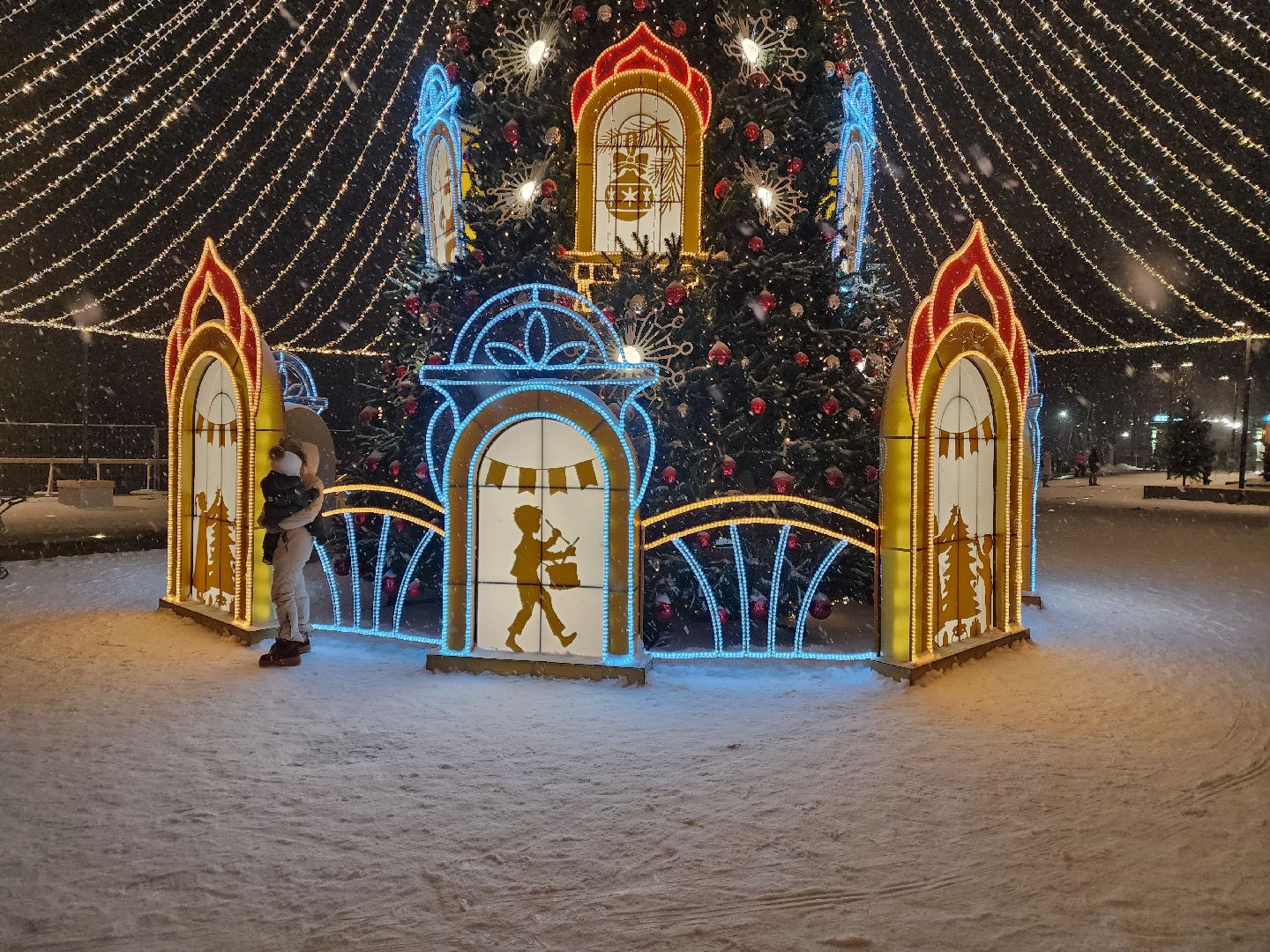 раменское, благоустройство, новогодняя елка на площади победы, вертикалка,