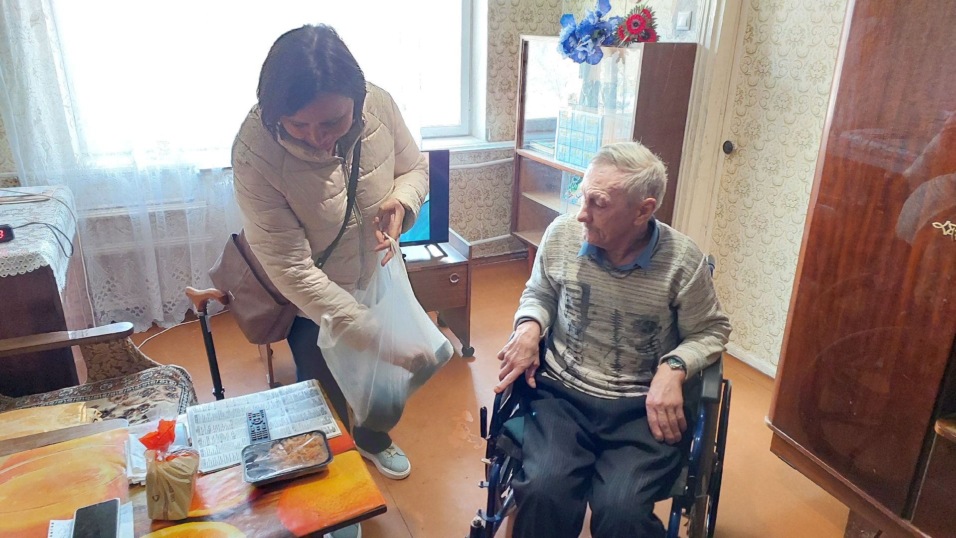 горячее питание, серпухов, социальная служба, благотворительность, помощь людям, доброе дело,