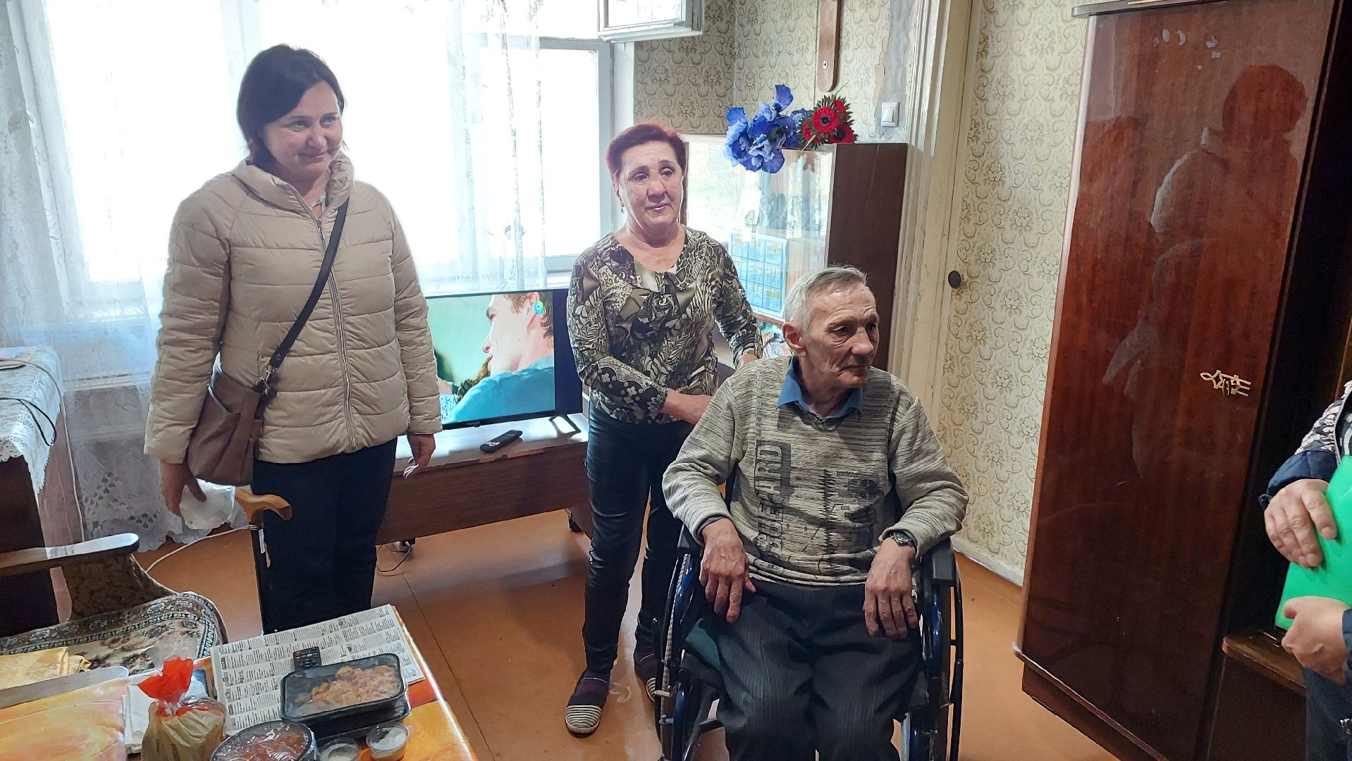 горячее питание, серпухов, социальная служба, благотворительность, помощь людям, доброе дело,