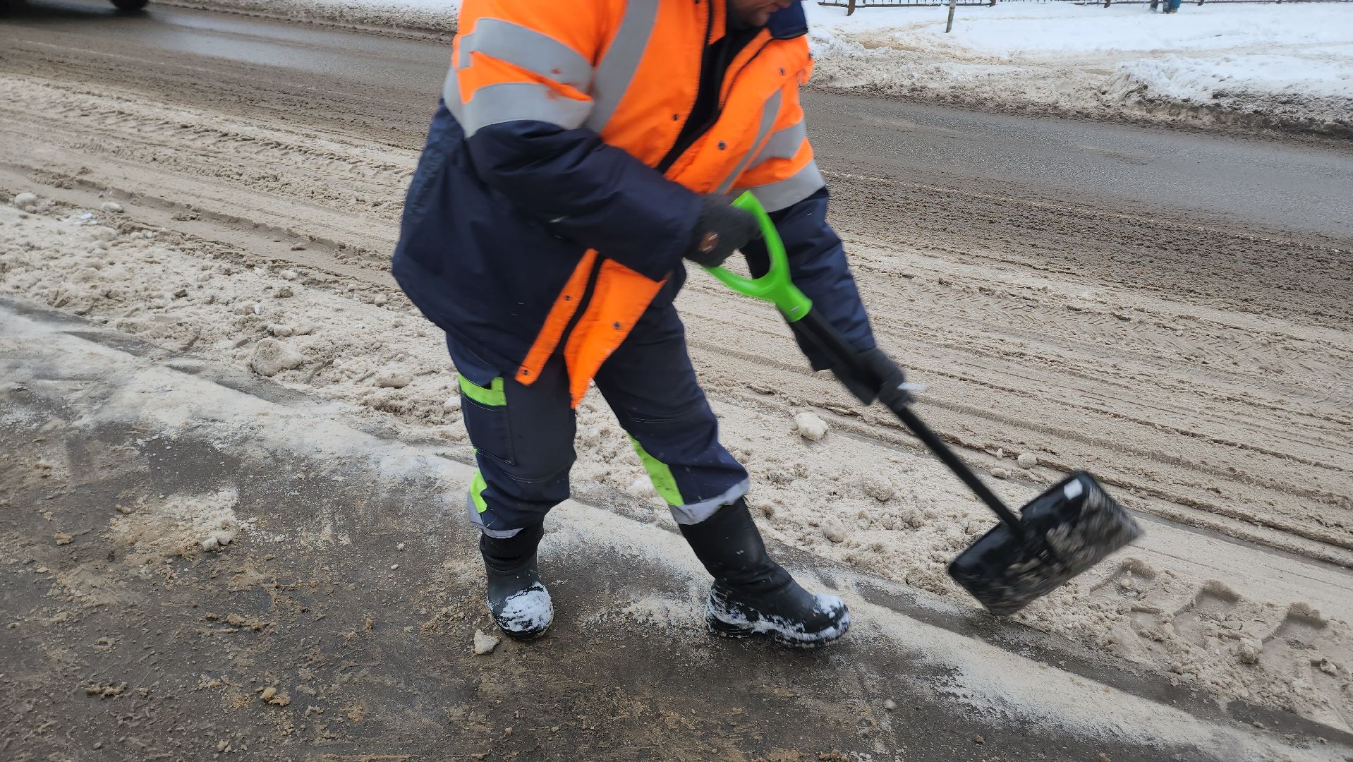 снег, снег и наледь, уборка, уборка снега, уборка снега и наледи, коммунальные службы, коммунальщики, жкх, вертикалки,