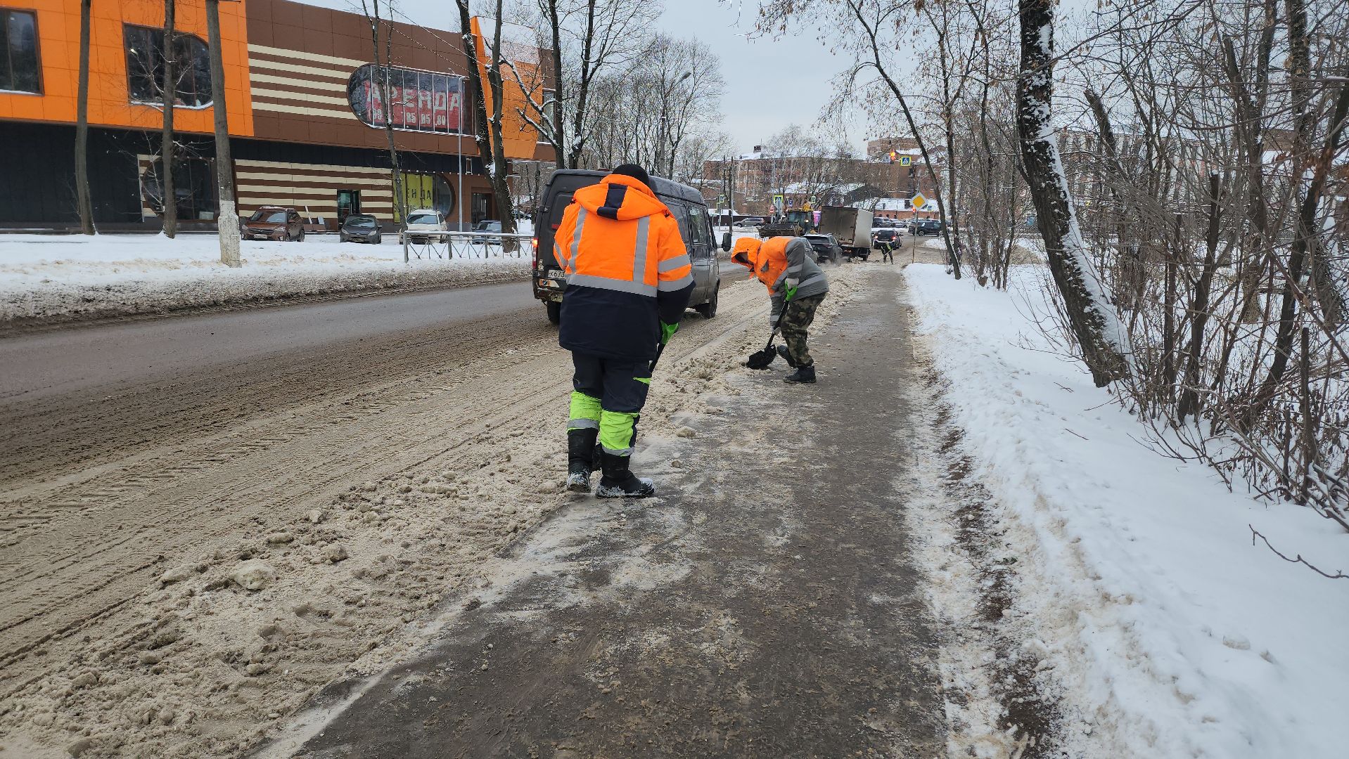 снег, снег и наледь, уборка, уборка снега, уборка снега и наледи, коммунальные службы, коммунальщики, жкх, вертикалки,