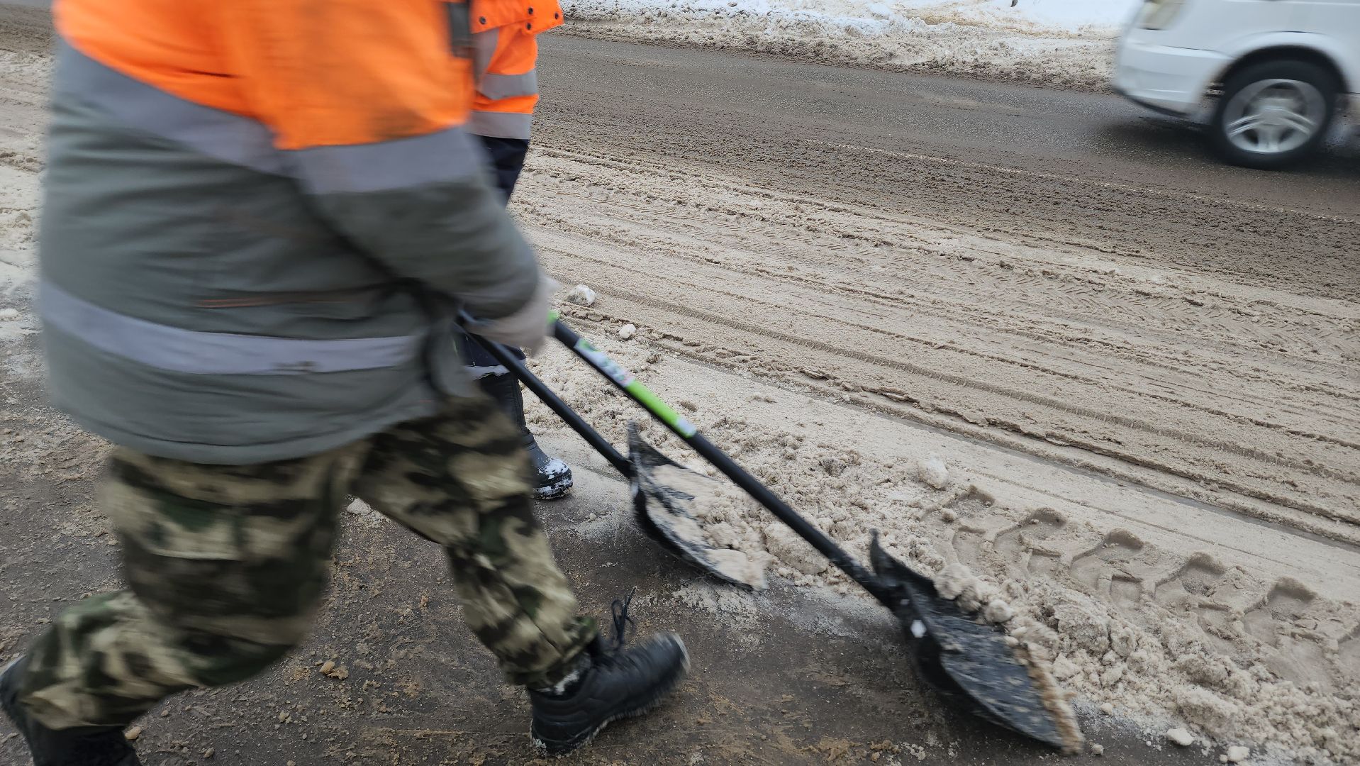 снег, снег и наледь, уборка, уборка снега, уборка снега и наледи, коммунальные службы, коммунальщики, жкх, вертикалки,