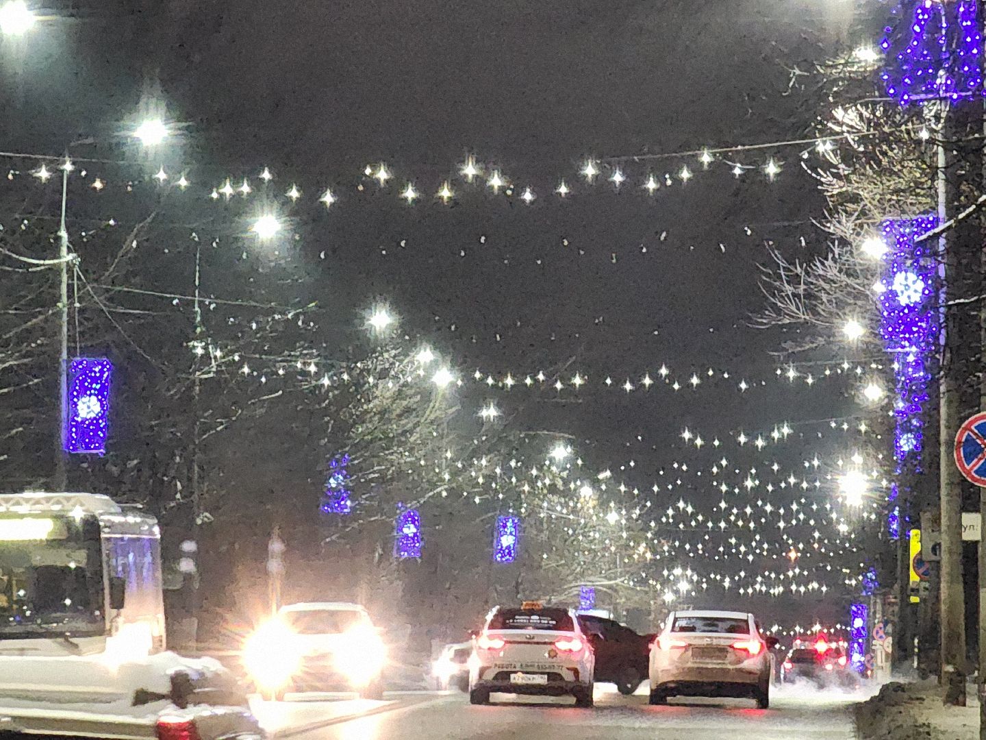 Чехов, улица Чехова, улица Московская, новогодняя иллюминация, светодиодные элементы, световые инсталляции, столбы освещения, фонари, проект губернатора московской области, зима в подмосковье, вертикалки,