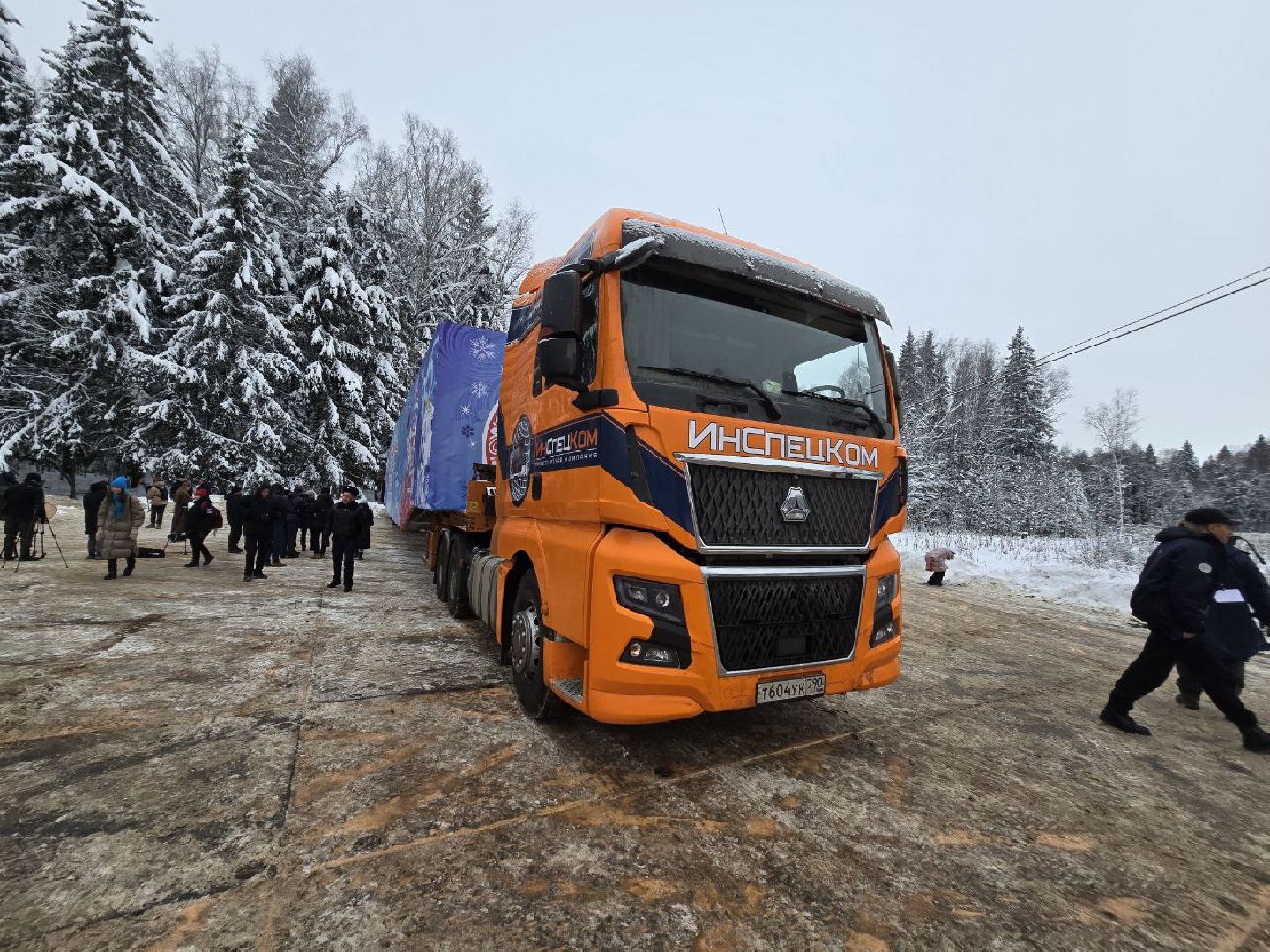 можайск, можайский городской округ, подмосковье, главная новогодняя елка страны, символ нового года, новый год, праздник, новогодние праздники, кремль, соборная площадь, московский кремль, вертикалки,