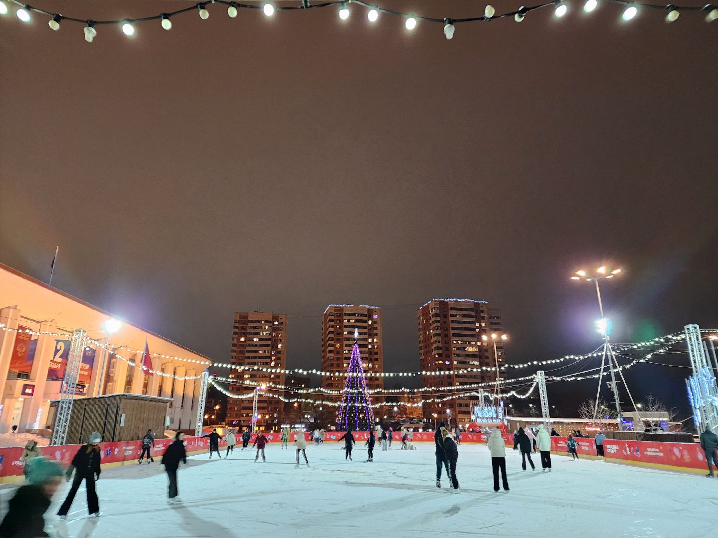 Чехов, Советская площадь, бесплатный каток, часы работы, прокат коньков, сеансы, проект губернатора московской области, зима в подмосковье, вертикалки,