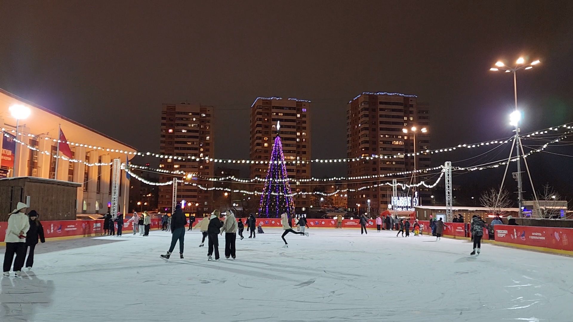 Чехов, Советская площадь, бесплатный каток, часы работы, прокат коньков, сеансы, проект губернатора московской области, зима в подмосковье, вертикалки,