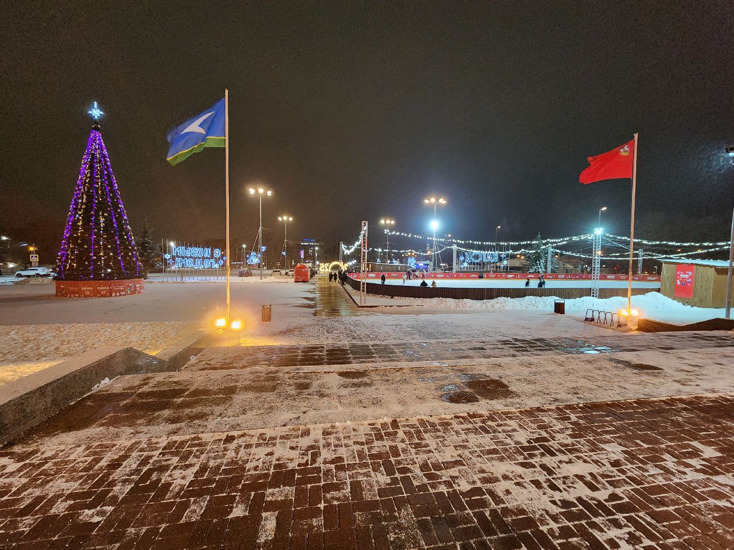 Чехов, Советская площадь, бесплатный каток, часы работы, прокат коньков, сеансы, проект губернатора московской области, зима в подмосковье, вертикалки,