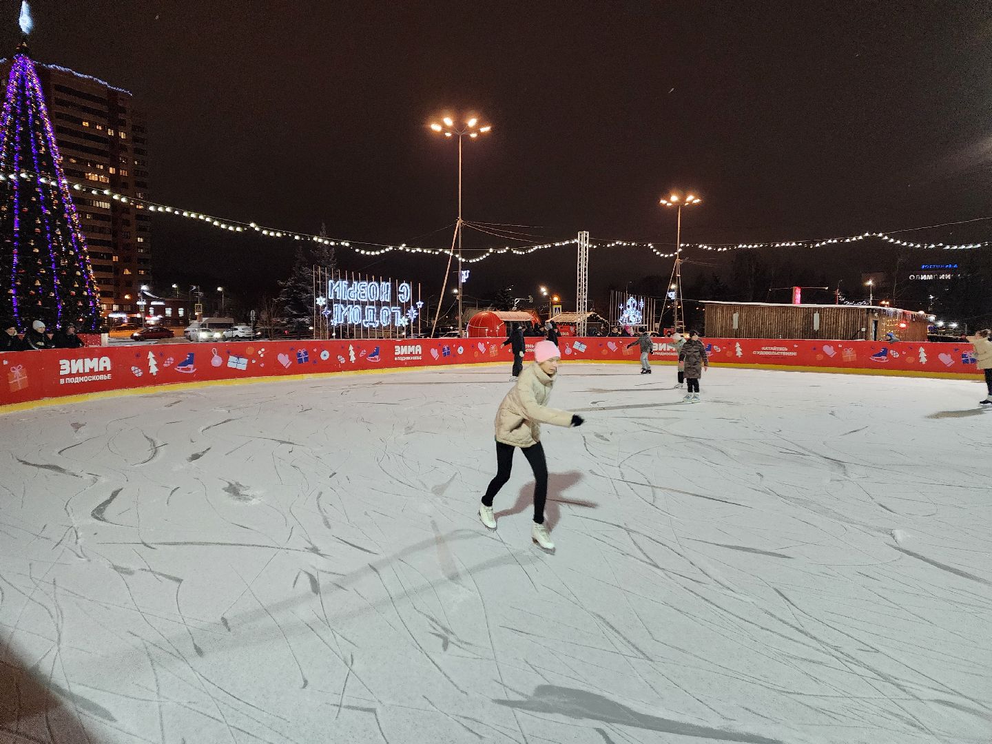 Чехов, Советская площадь, бесплатный каток, часы работы, прокат коньков, сеансы, проект губернатора московской области, зима в подмосковье, вертикалки,