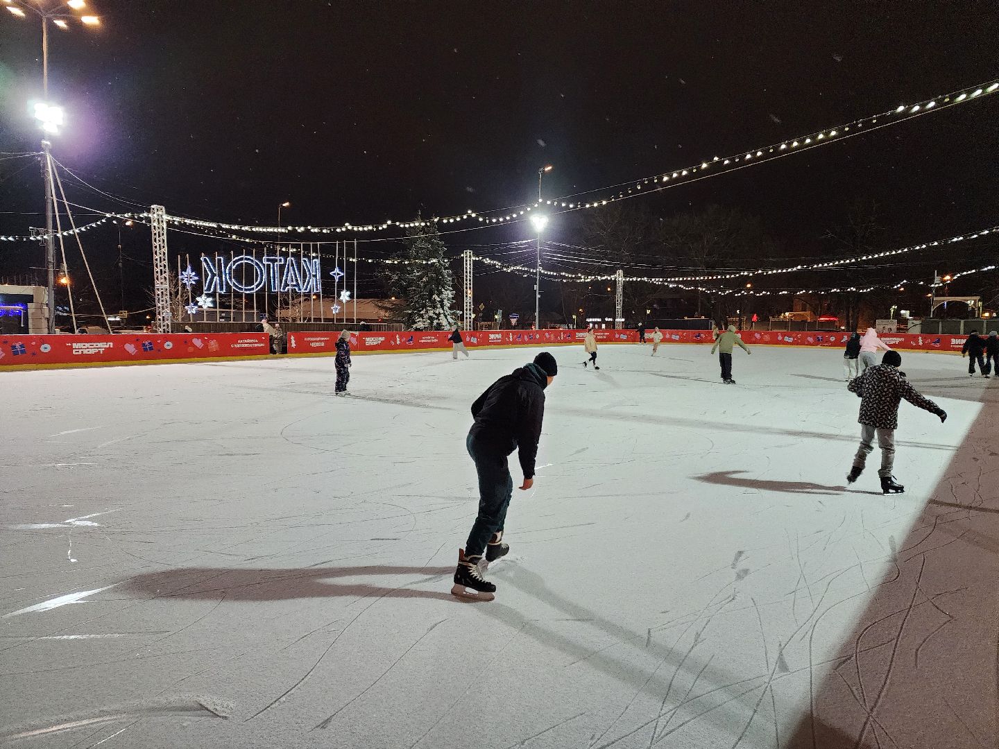 Чехов, Советская площадь, бесплатный каток, часы работы, прокат коньков, сеансы, проект губернатора московской области, зима в подмосковье, вертикалки,
