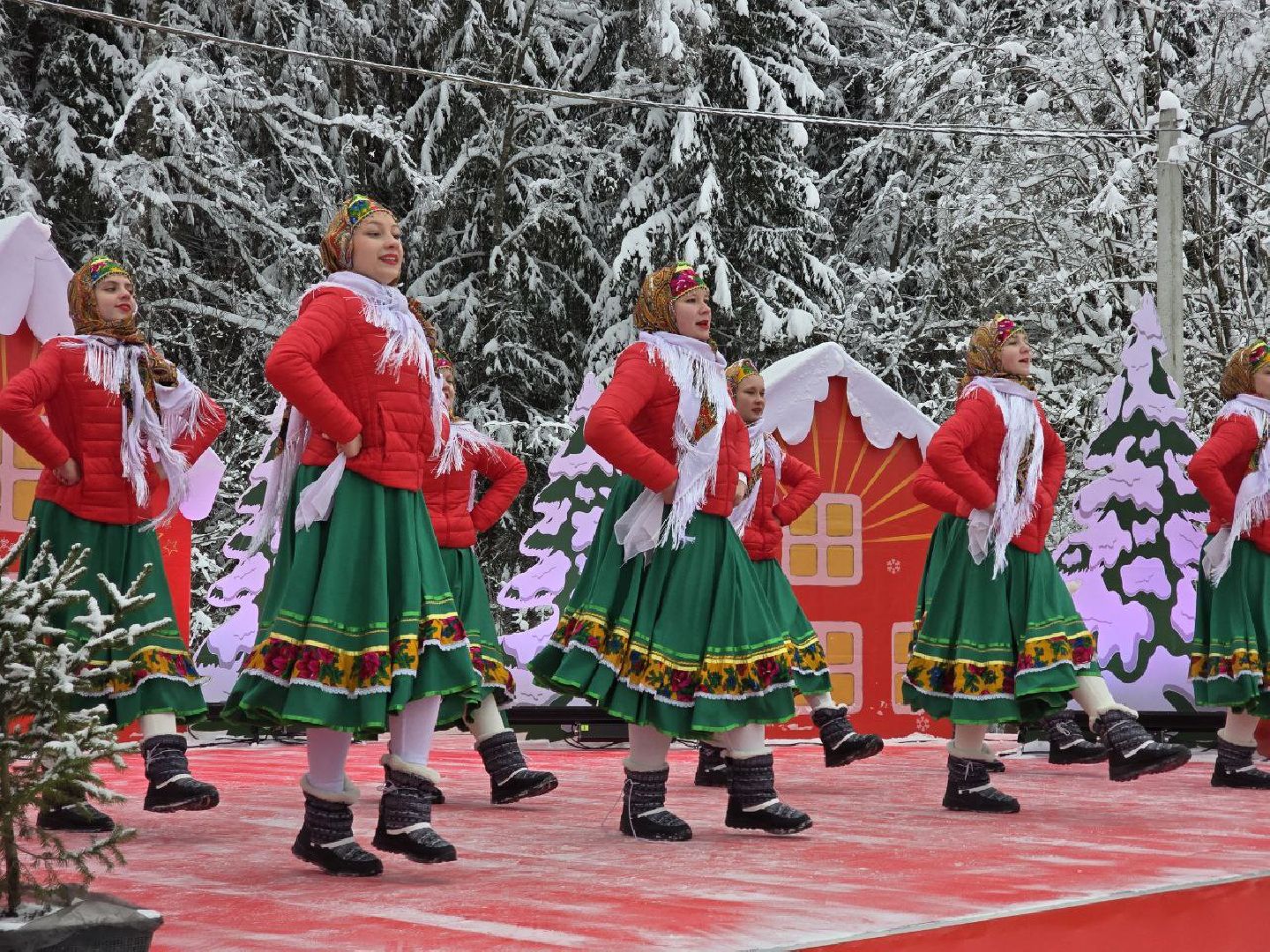 можайск, можайский городской округ, новогодняя елка, главная новогодняя елка страны, кремль, соборная площадь, народные гуляния и забавы, праздник, новогодние праздники, новый год, вертикалки,