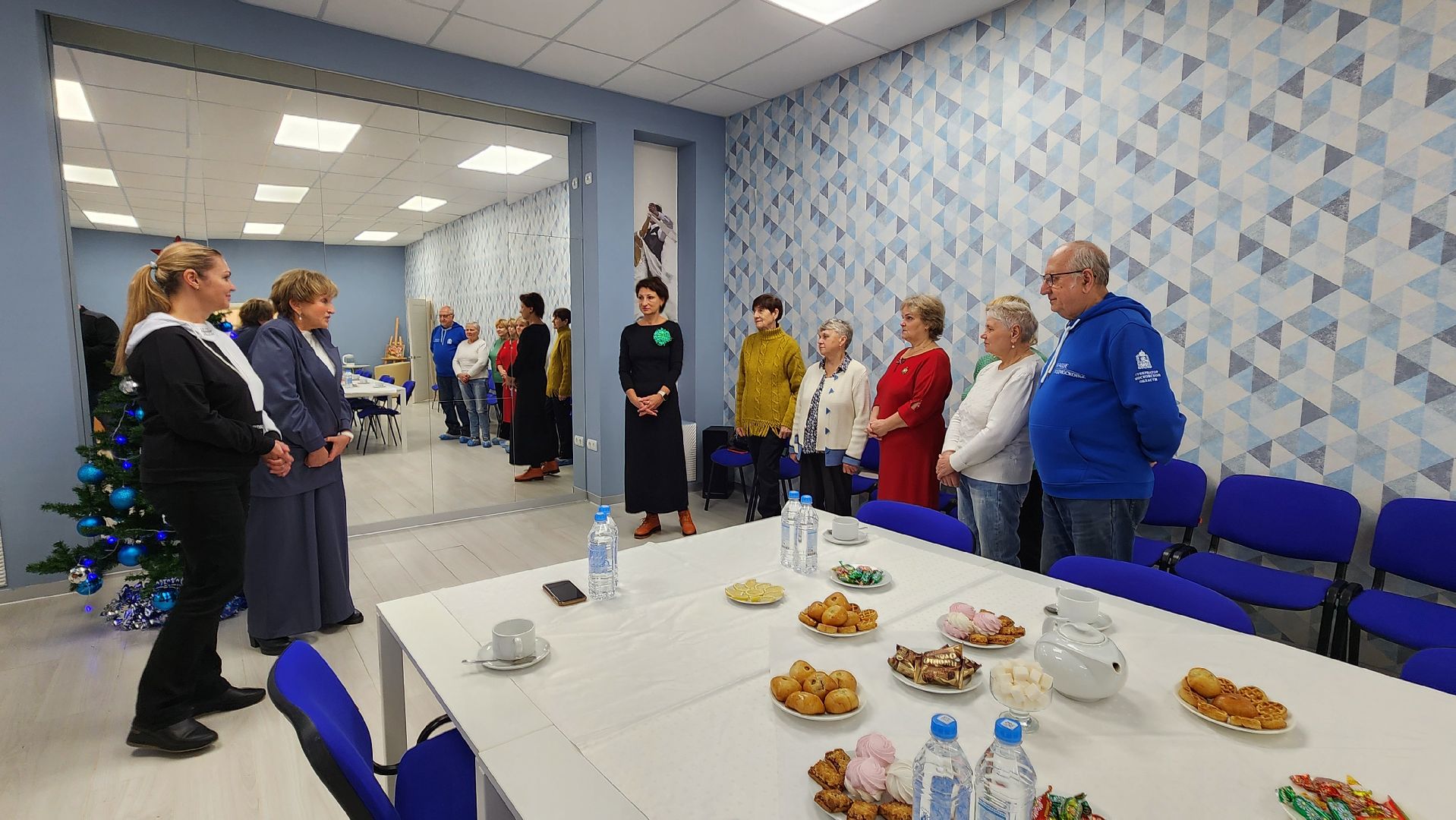 Солнечногорск, вертикалки, активное долголетие, фоновая ходьба, человек идущий,