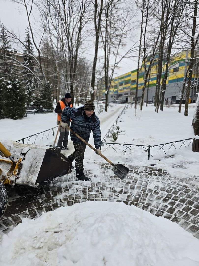 можайск, можайский городской округ, подмосковье, жкх, уборка снега, зима, ликвидация последствий снегопада, очистка дворов, дворы, общественные территории, коммунальщики, дворники, вертикалки,