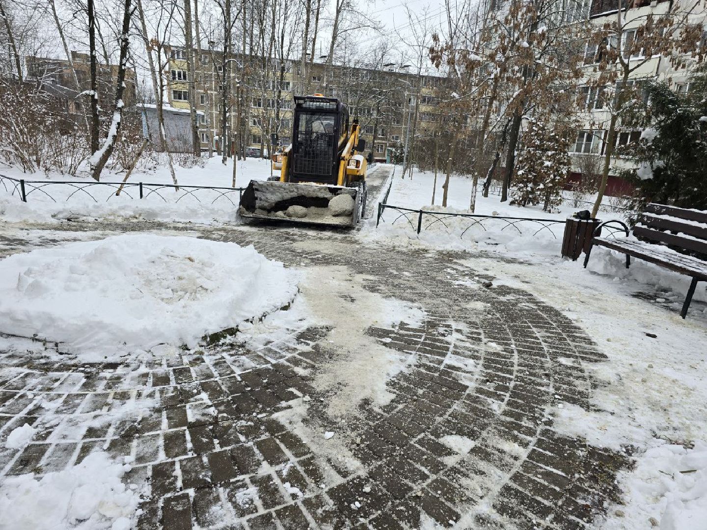 можайск, можайский городской округ, подмосковье, жкх, уборка снега, зима, ликвидация последствий снегопада, очистка дворов, дворы, общественные территории, коммунальщики, дворники, вертикалки,