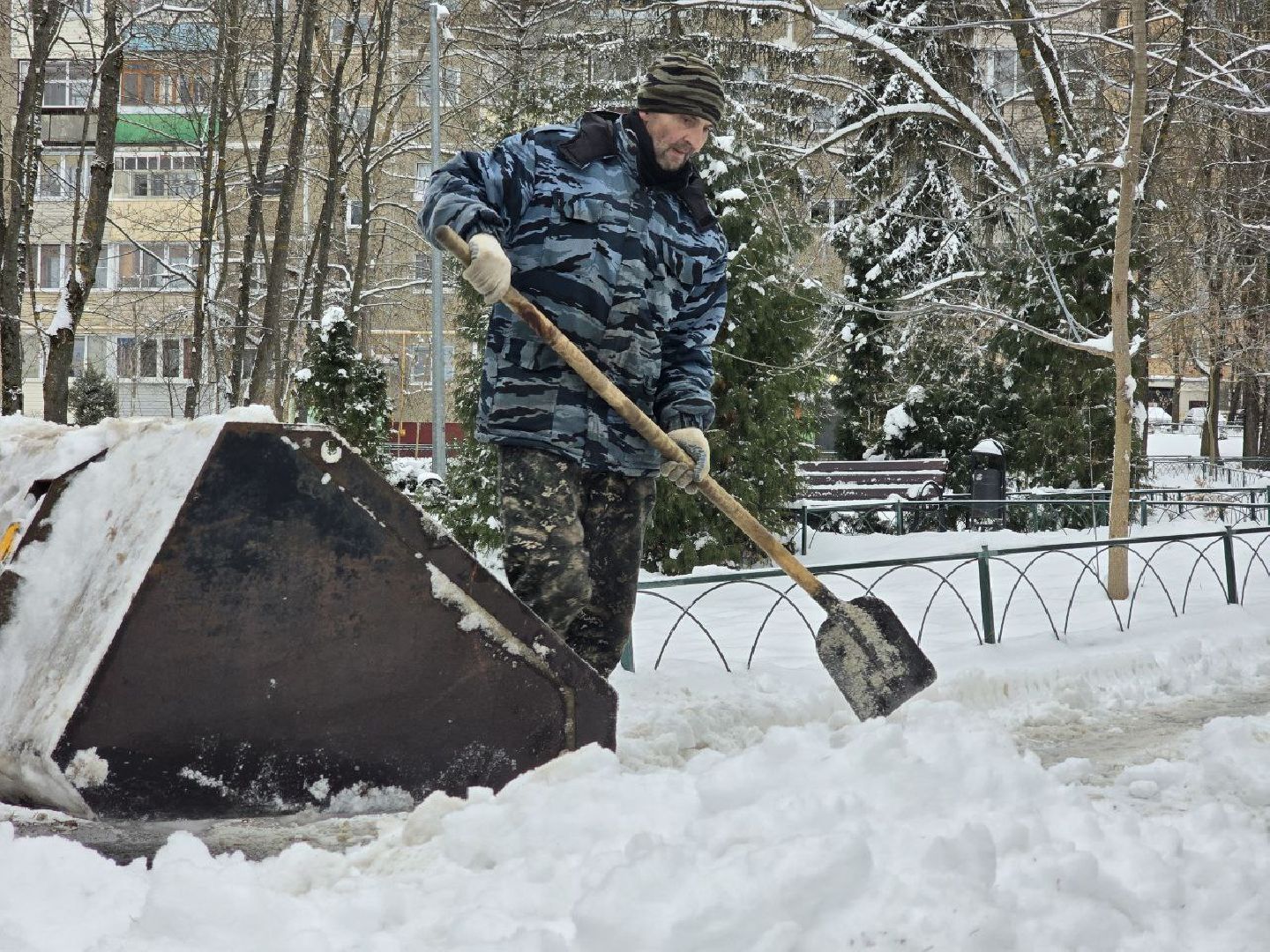 можайск, можайский городской округ, подмосковье, жкх, уборка снега, зима, ликвидация последствий снегопада, очистка дворов, дворы, общественные территории, коммунальщики, дворники, вертикалки,