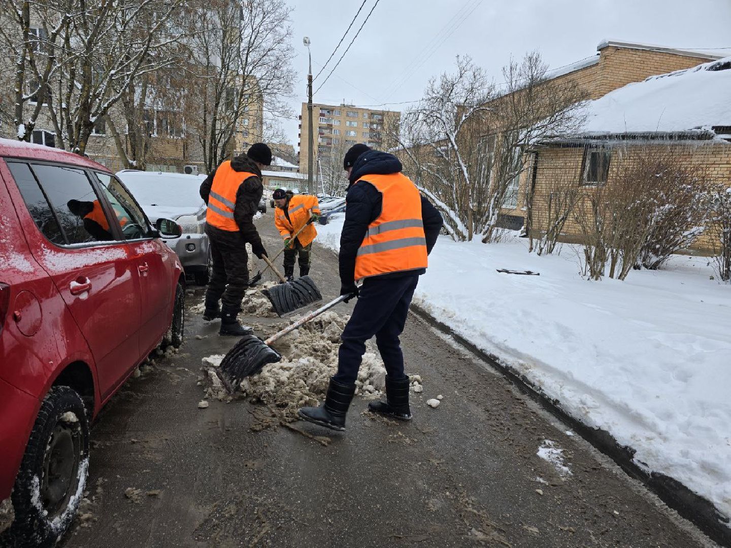 можайск, можайский городской округ, подмосковье, жкх, уборка снега, зима, ликвидация последствий снегопада, очистка дворов, дворы, общественные территории, коммунальщики, дворники, вертикалки,