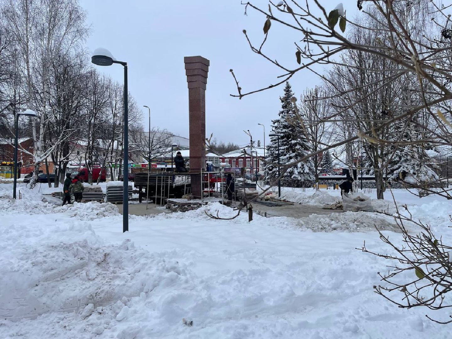 дмитров, яхрома, стела в сквере генерала Кузнецова, вертикалка,