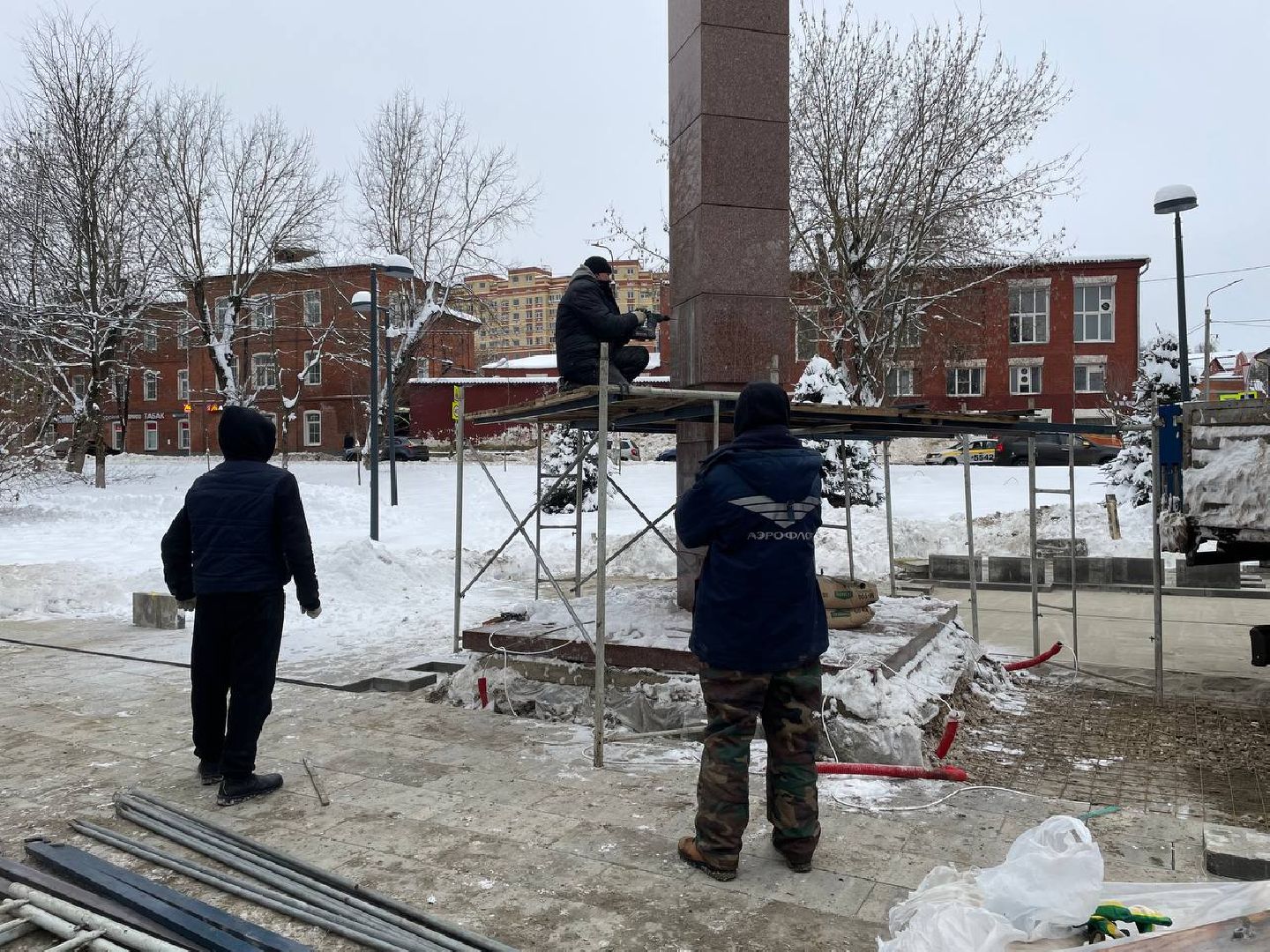 дмитров, яхрома, стела в сквере генерала Кузнецова, вертикалка,