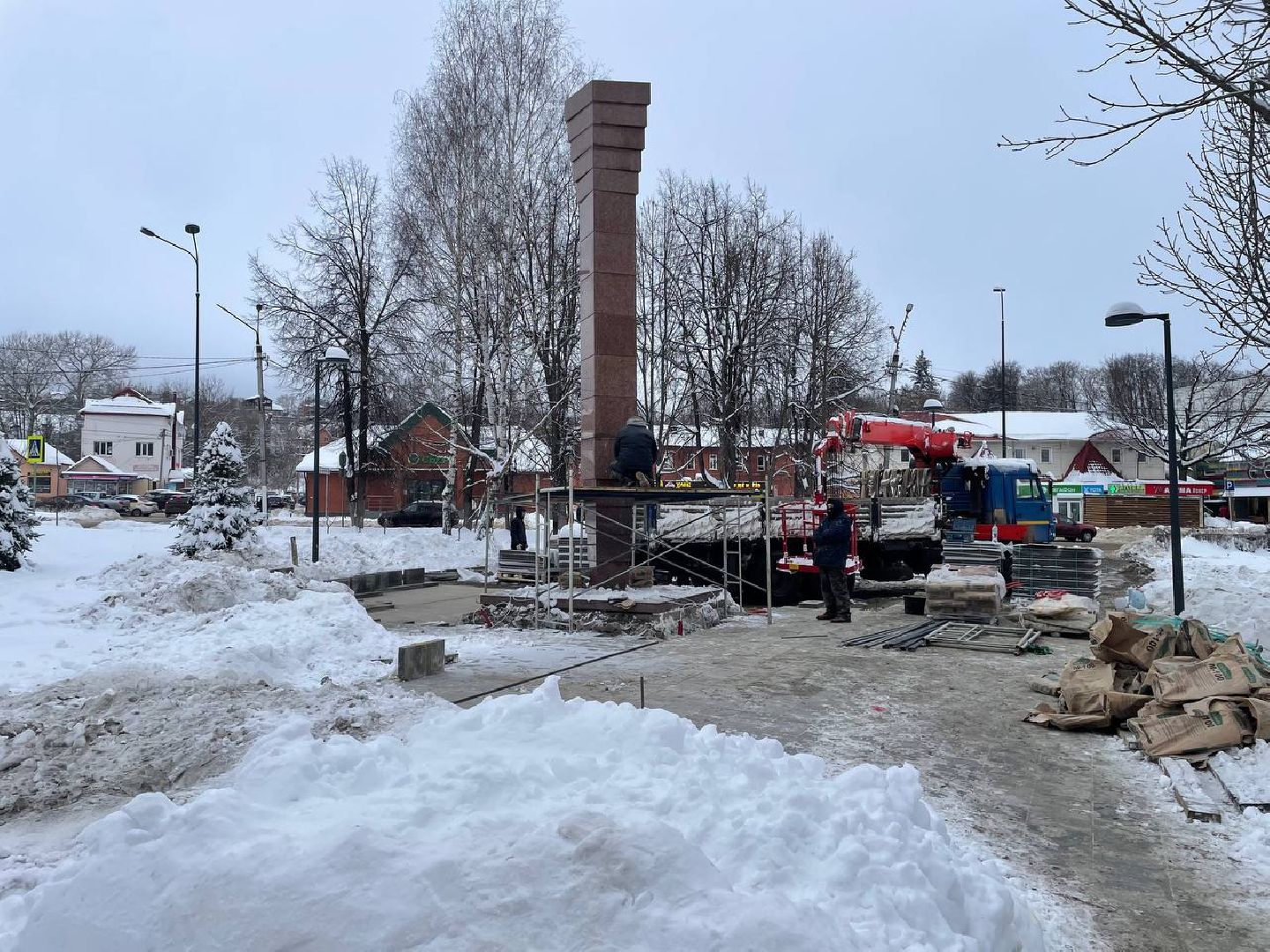 дмитров, яхрома, стела в сквере генерала Кузнецова, вертикалка,