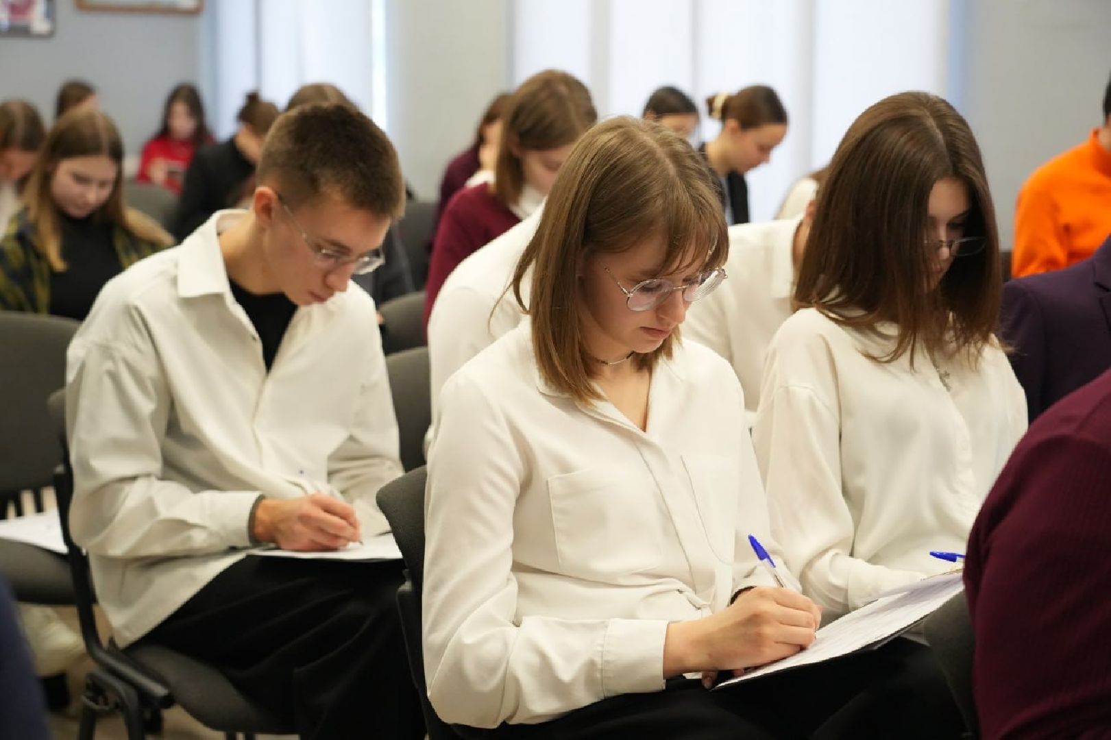 Образование, Школьники, День Конституции, Акция, Молодежный парламент, Сергиев Посад, Сергиево-Посадский городской округ, вертикалки,