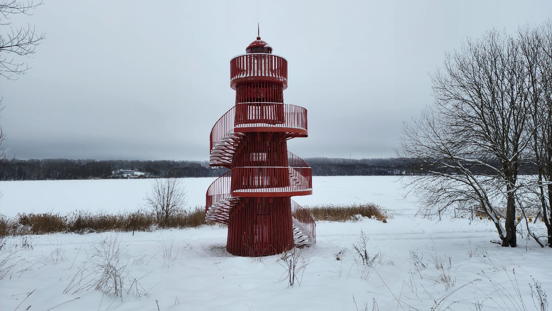 Солнечногорск, вертикалки, набережная озера Сенеж, арт-объект маяк,