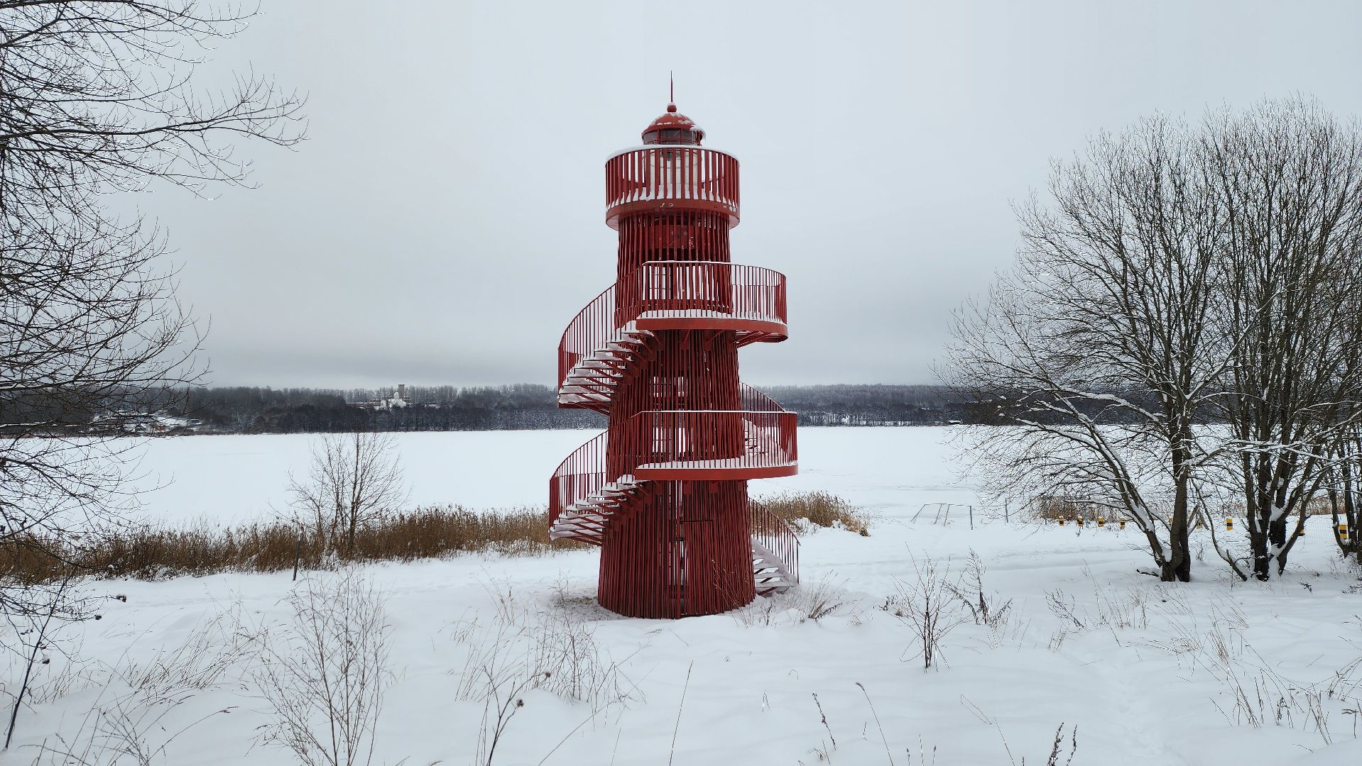Солнечногорск, вертикалки, набережная озера Сенеж, арт-объект маяк,