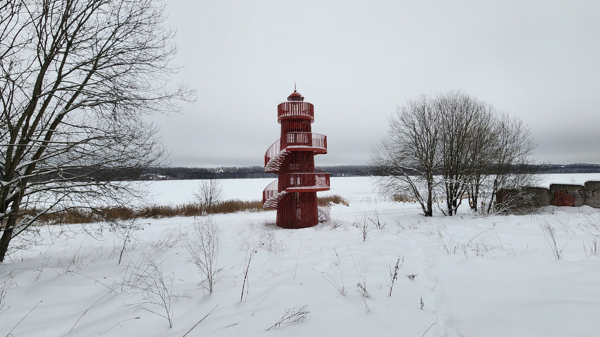 Солнечногорск, вертикалки, набережная озера Сенеж, арт-объект маяк,