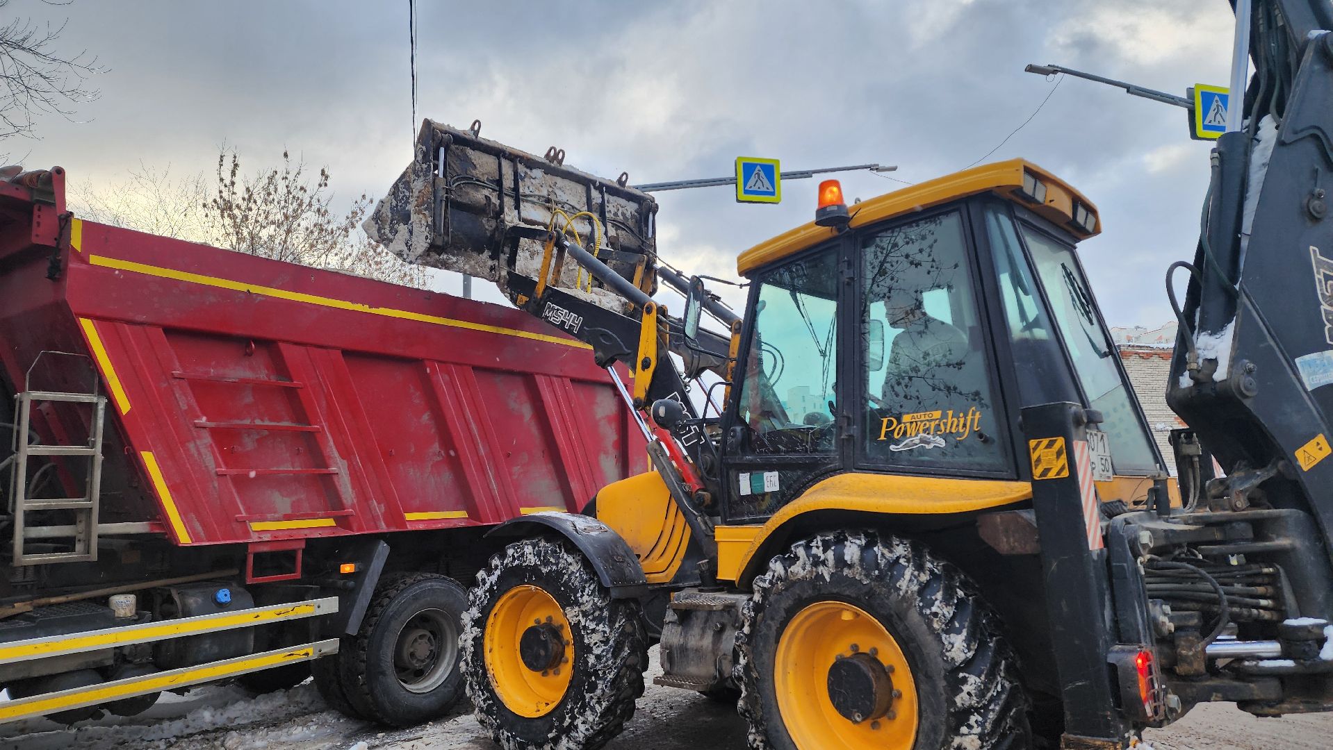 снег, уборка, уборка снега, наледь, уборка снега и наледи, снег и наледь, трактор, самосвал, вертикалки