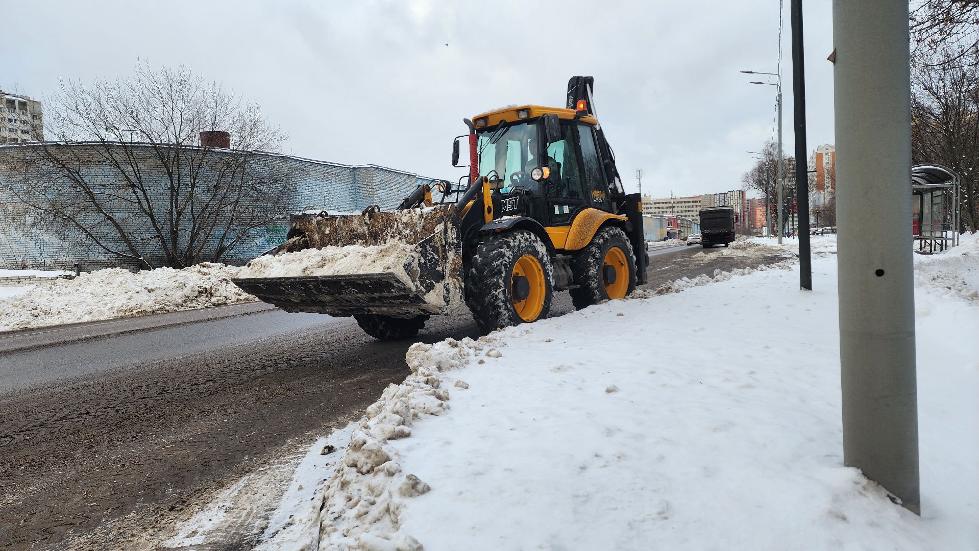 снег, уборка, уборка снега, наледь, уборка снега и наледи, снег и наледь, трактор, самосвал, вертикалки