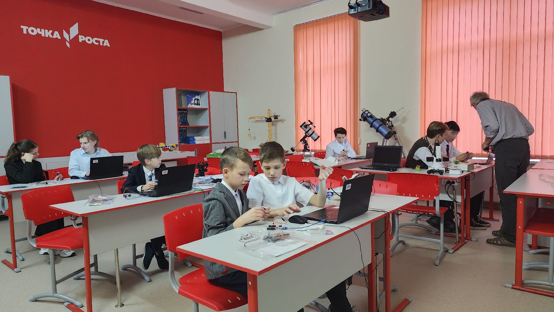 вертикалки, ашукино, пушкинский, робот-помощник, робототехника, точка роста, новые технологии, школьники, кружок,