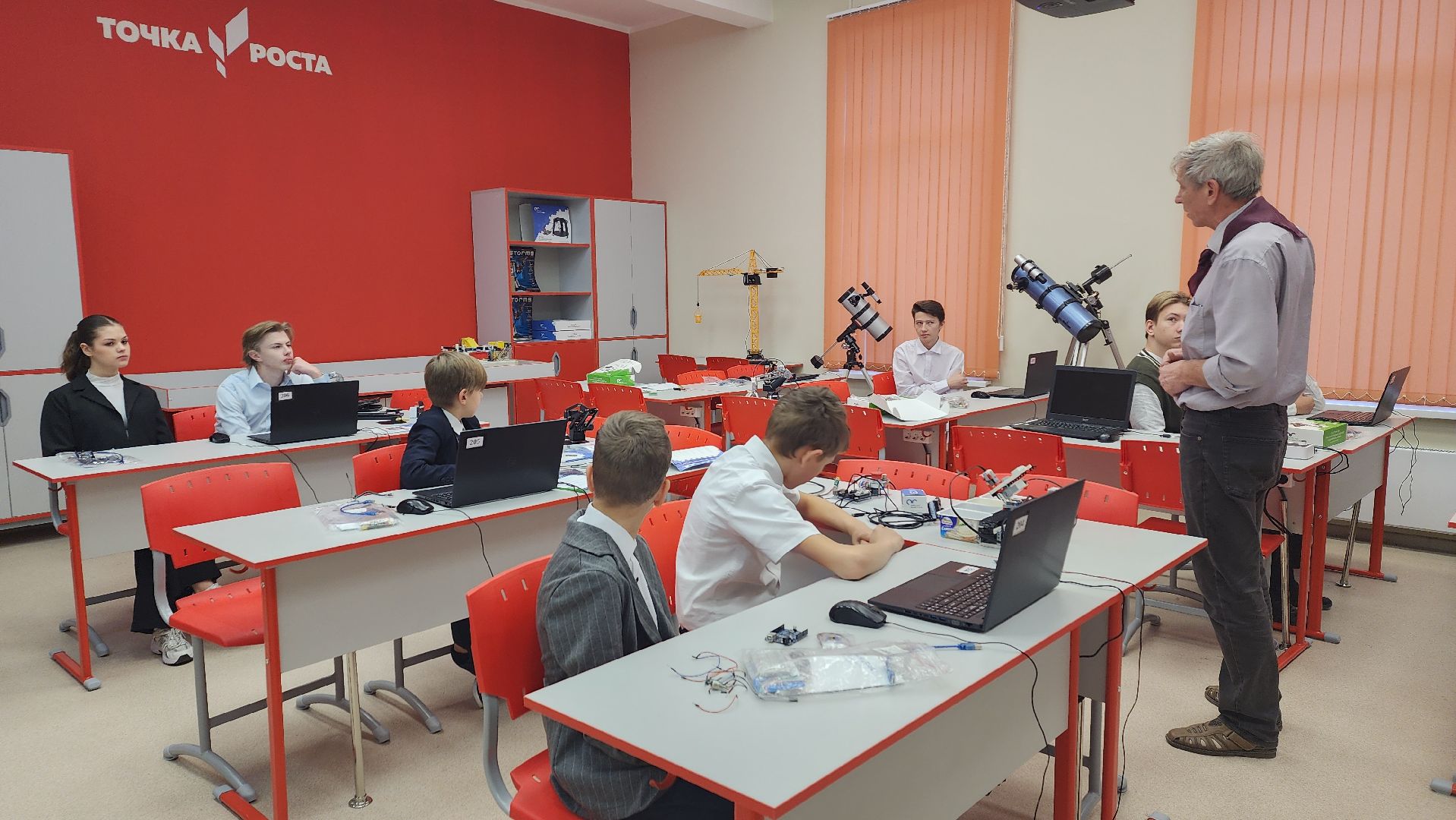 вертикалки, ашукино, пушкинский, робот-помощник, робототехника, точка роста, новые технологии, школьники, кружок,