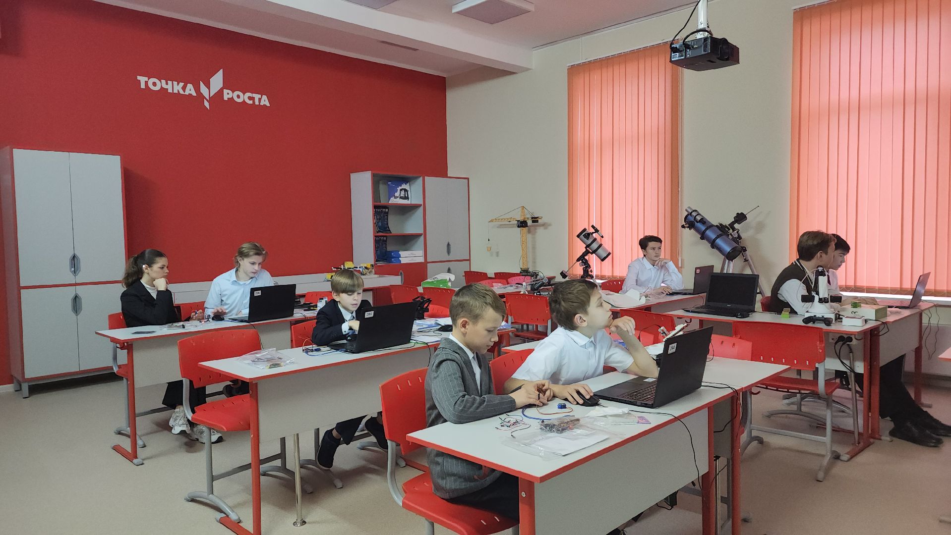 вертикалки, ашукино, пушкинский, робот-помощник, робототехника, точка роста, новые технологии, школьники, кружок,