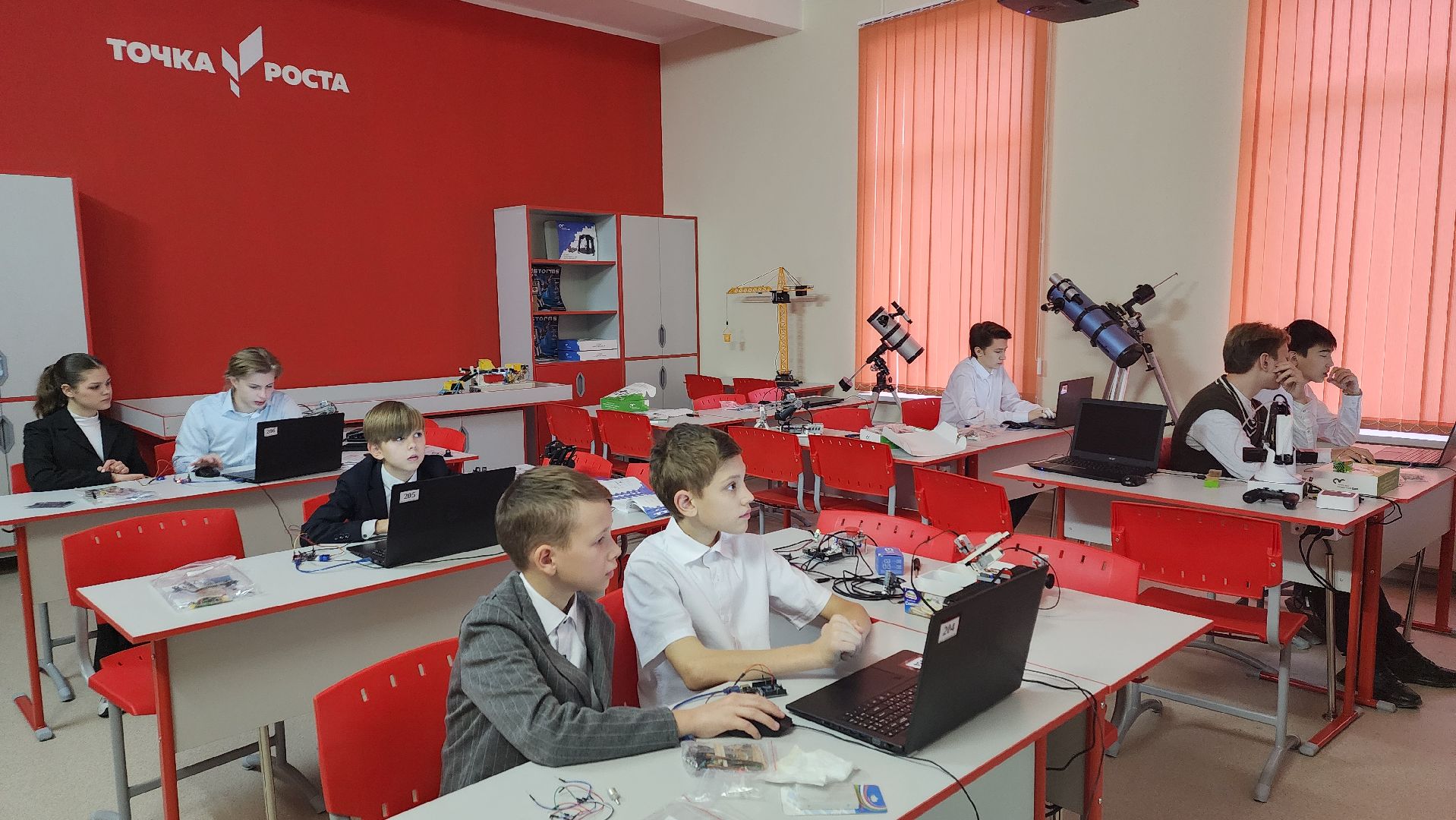 вертикалки, ашукино, пушкинский, робот-помощник, робототехника, точка роста, новые технологии, школьники, кружок,