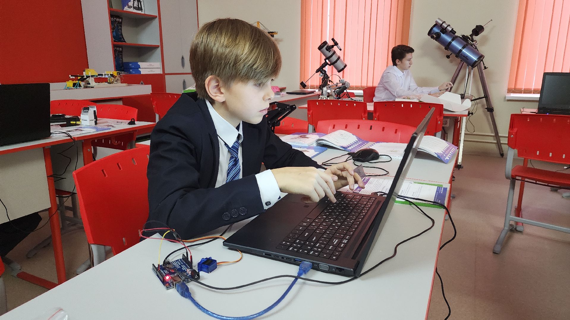 вертикалки, ашукино, пушкинский, робот-помощник, робототехника, точка роста, новые технологии, школьники, кружок,