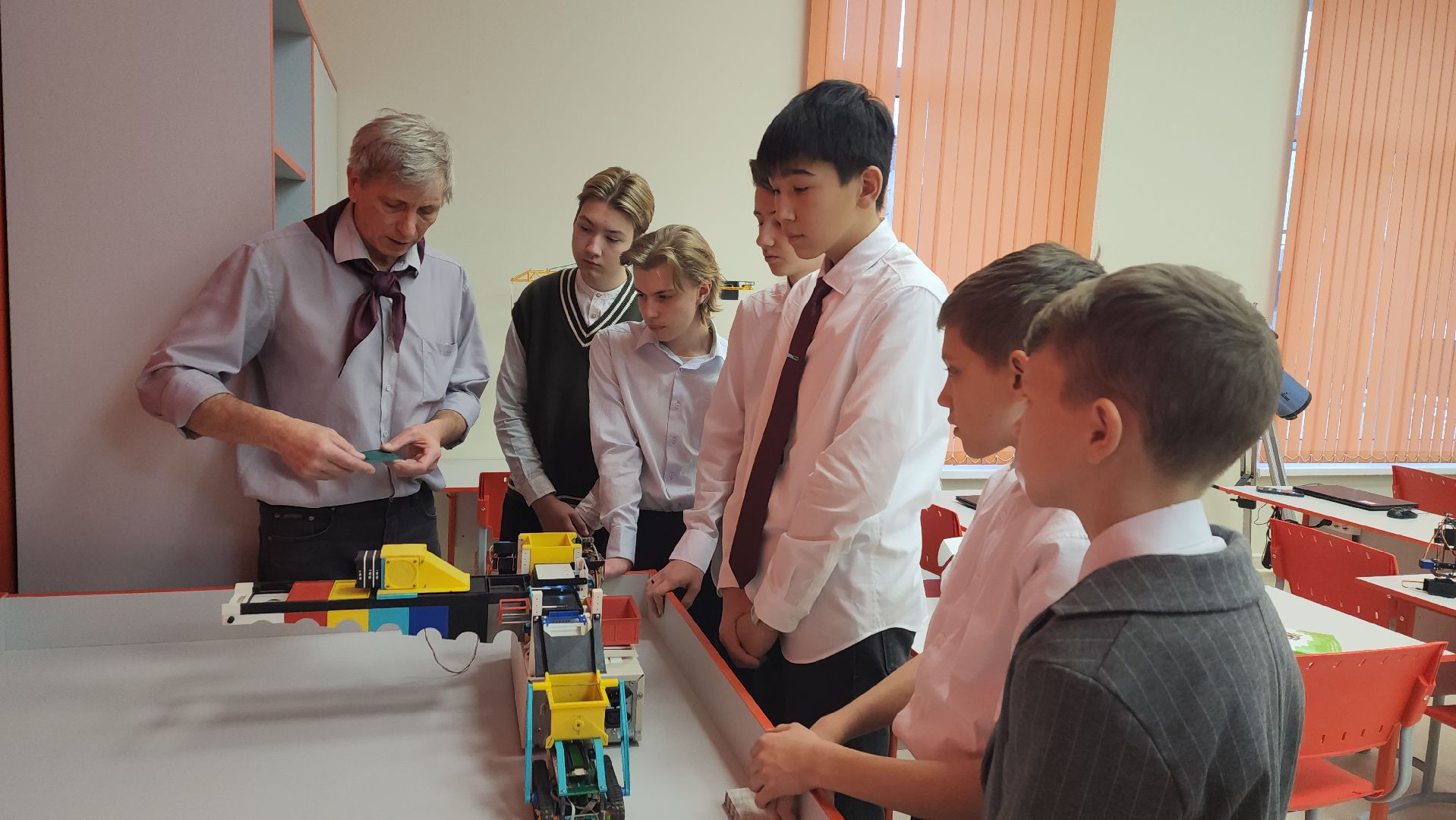 вертикалки, ашукино, пушкинский, робот-помощник, робототехника, точка роста, новые технологии, школьники, кружок,