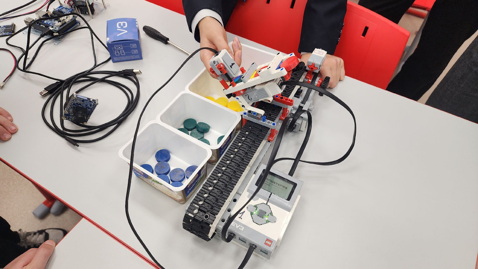 вертикалки, ашукино, пушкинский, робот-помощник, робототехника, точка роста, новые технологии, школьники, кружок,