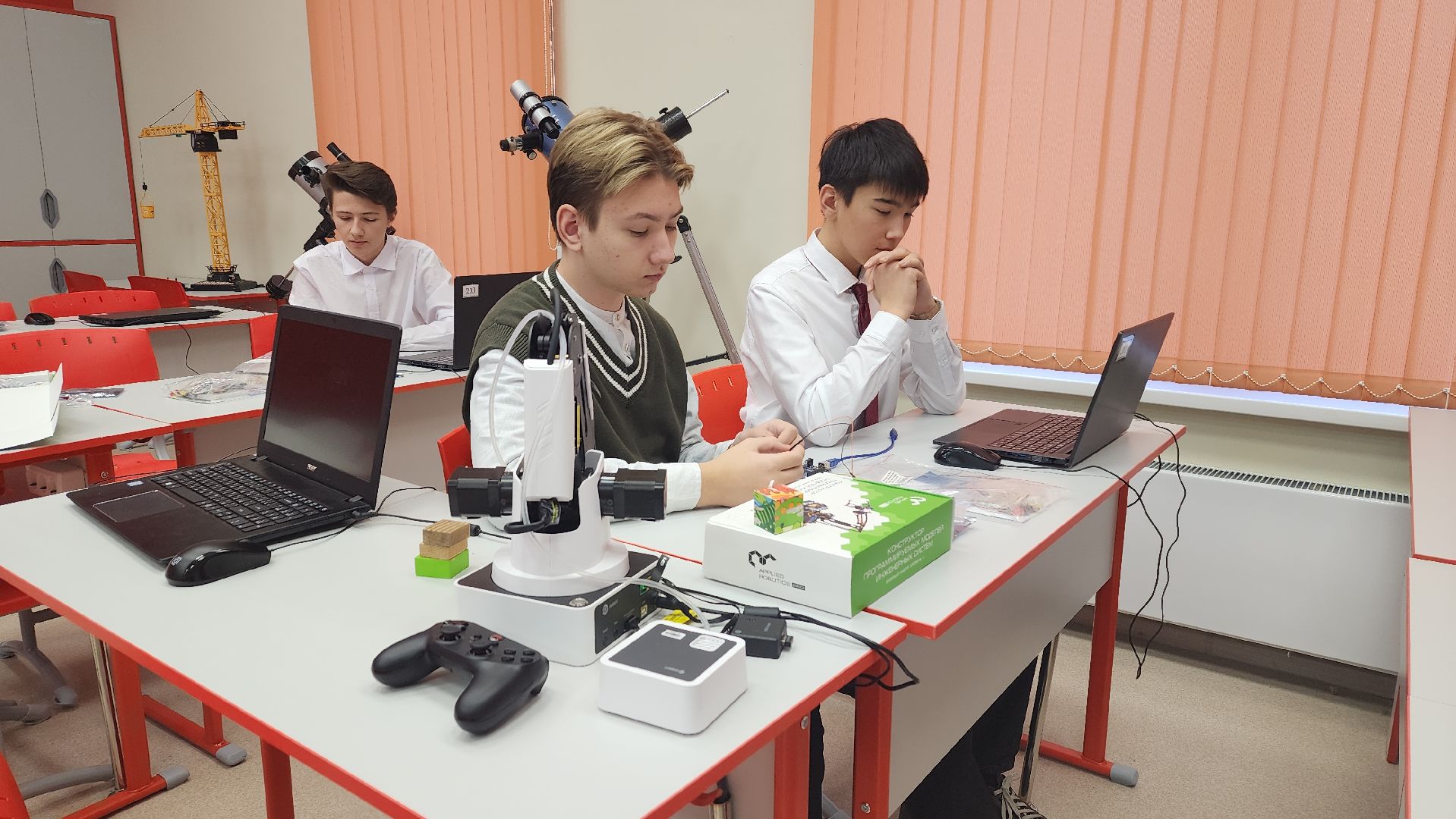 вертикалки, ашукино, пушкинский, робот-помощник, робототехника, точка роста, новые технологии, школьники, кружок,