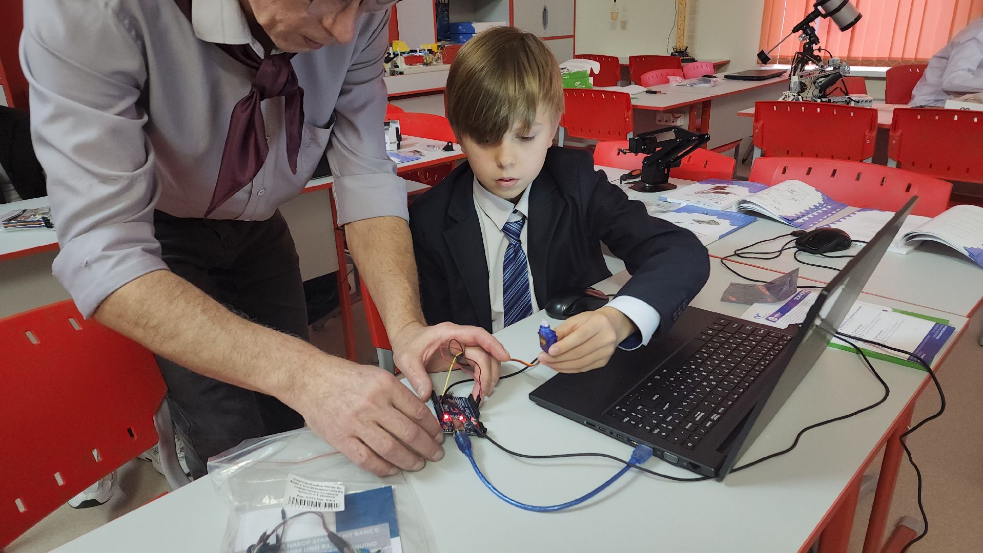 вертикалки, ашукино, пушкинский, робот-помощник, робототехника, точка роста, новые технологии, школьники, кружок,
