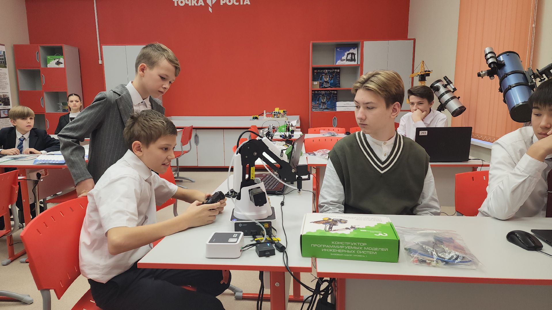вертикалки, ашукино, пушкинский, робот-помощник, робототехника, точка роста, новые технологии, школьники, кружок,